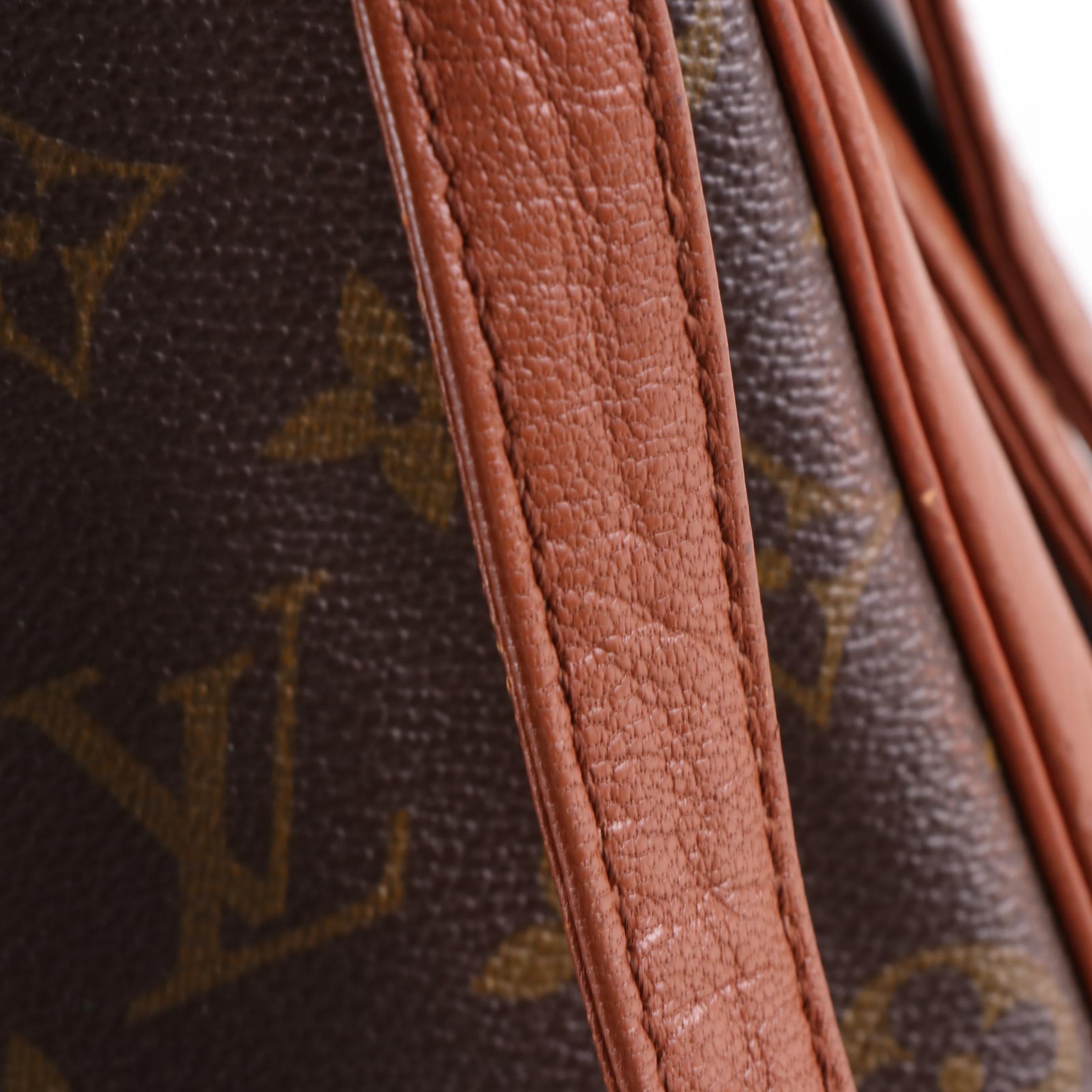 Louis Vuitton Sac Bandoulière in Monogram Canvas