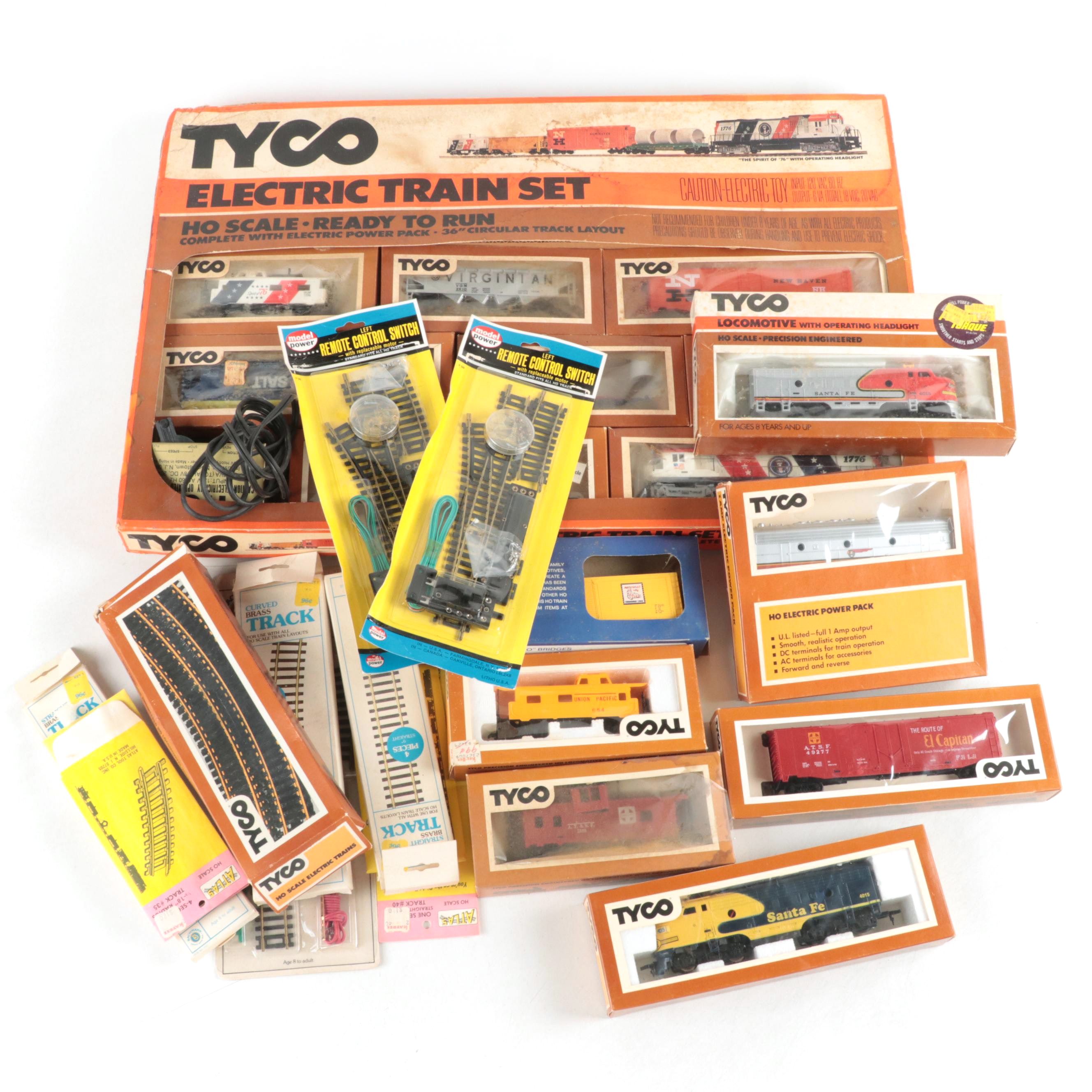 Tyco HO Gauge Electric Train Cars