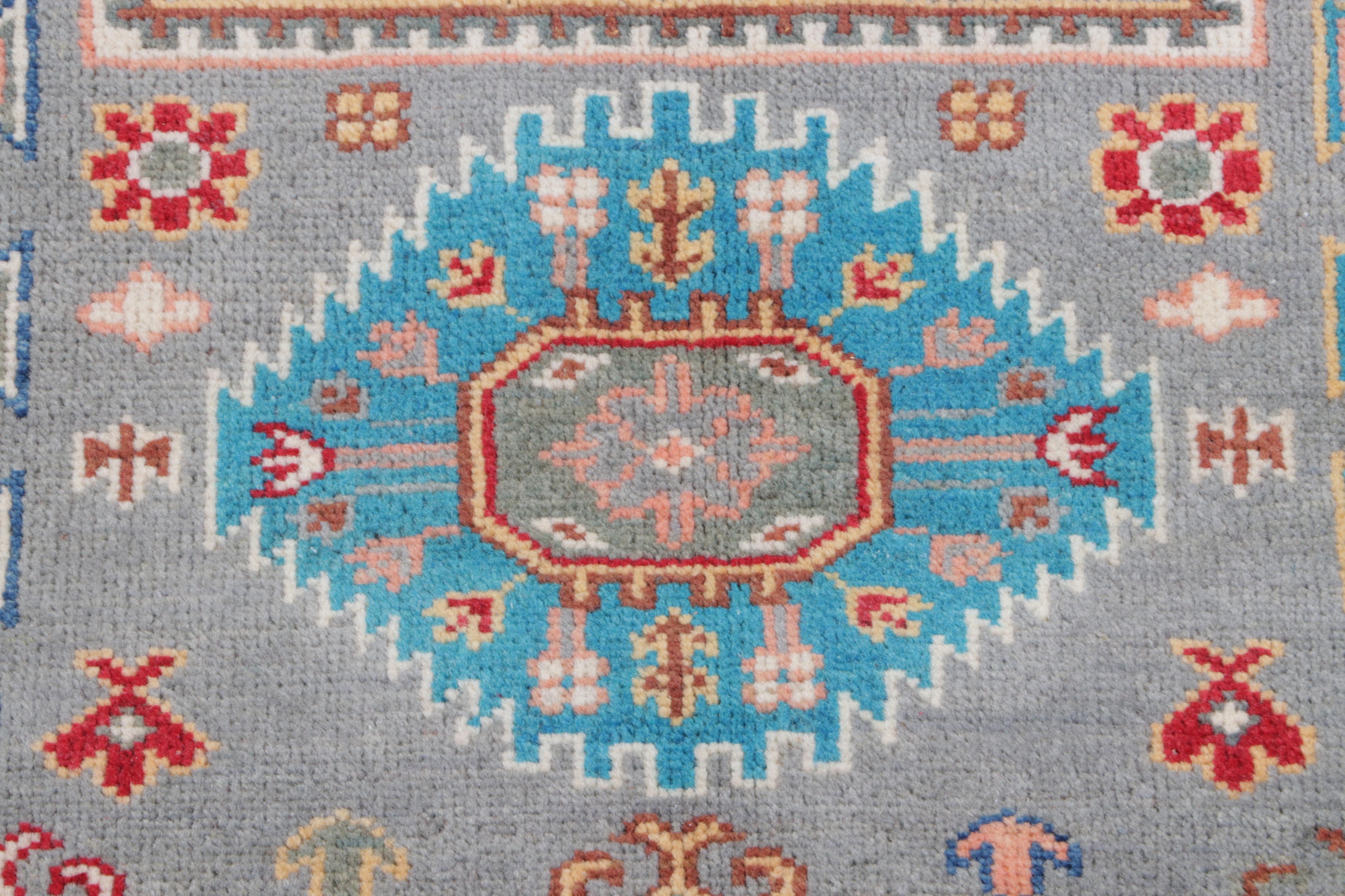 5'1 x 6'10 Hand-Knotted Pakistani Kazak Area Rug