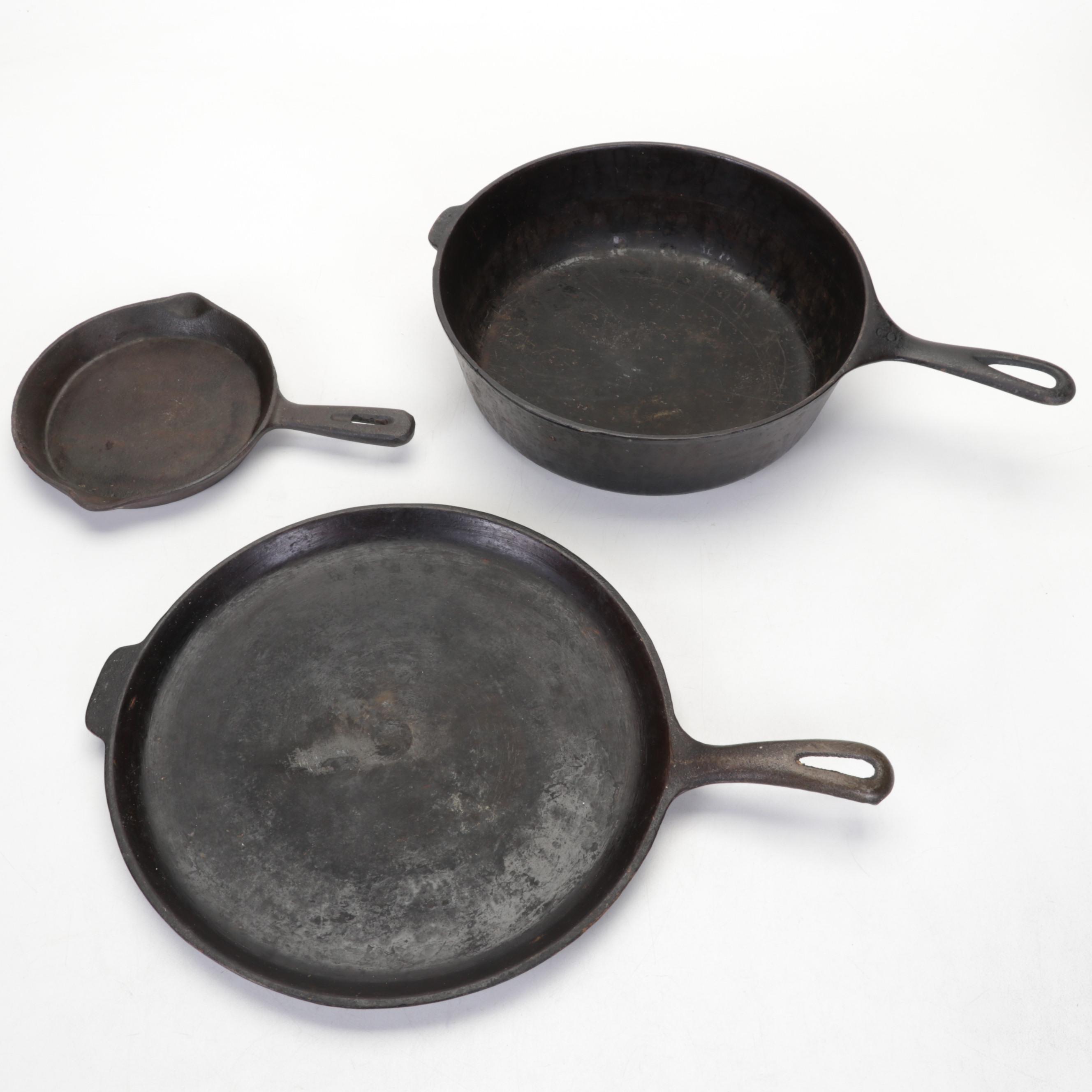 Wagner Ware Cast Iron Frying Pan, Jeannette Glasbake, and More Bakeware