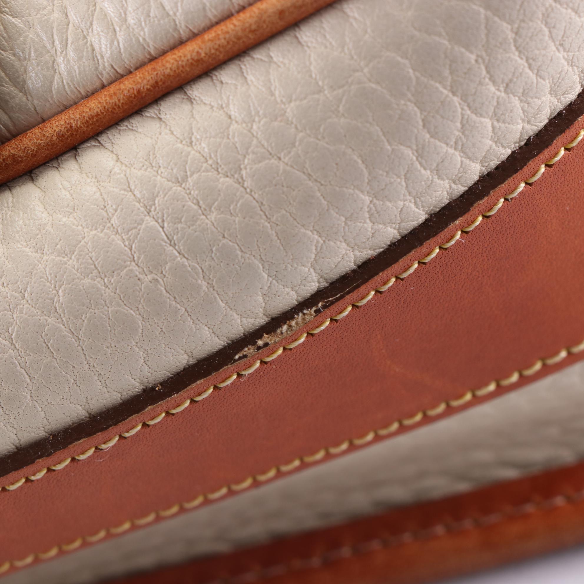 Dooney & Bourke Handbags in Leather