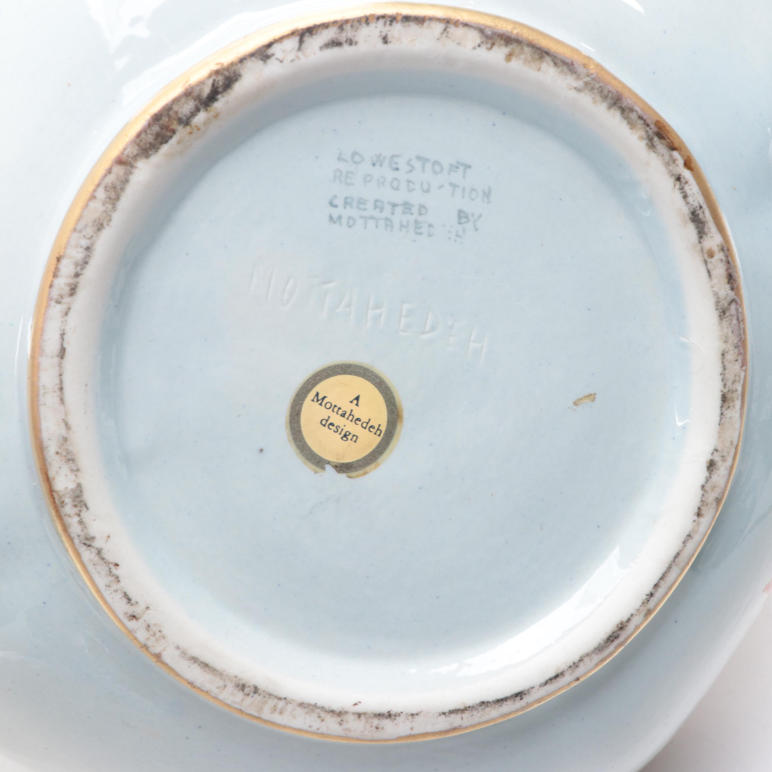 Mottahedeh Porcelain Lowestoft Bowl on Metal Stand, Mid to Late 20th Century