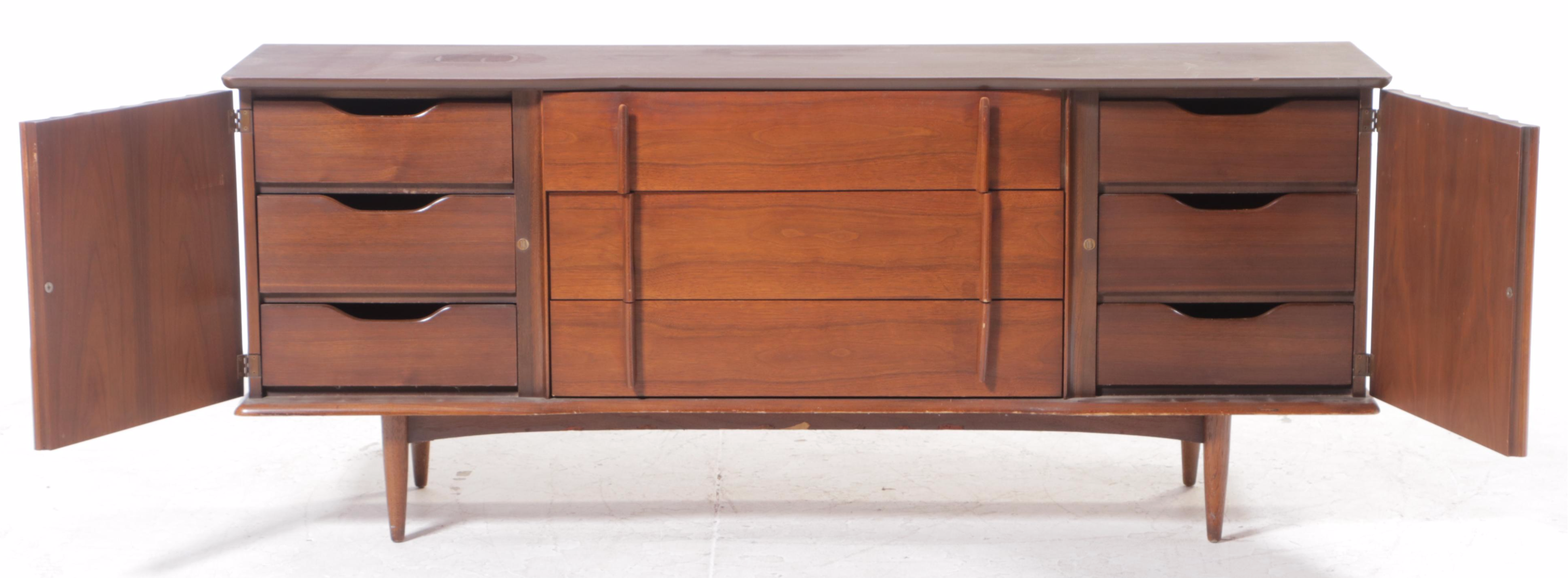 United Furniture Coporation Mid Century Modern Walnut Nine-Drawer Chest