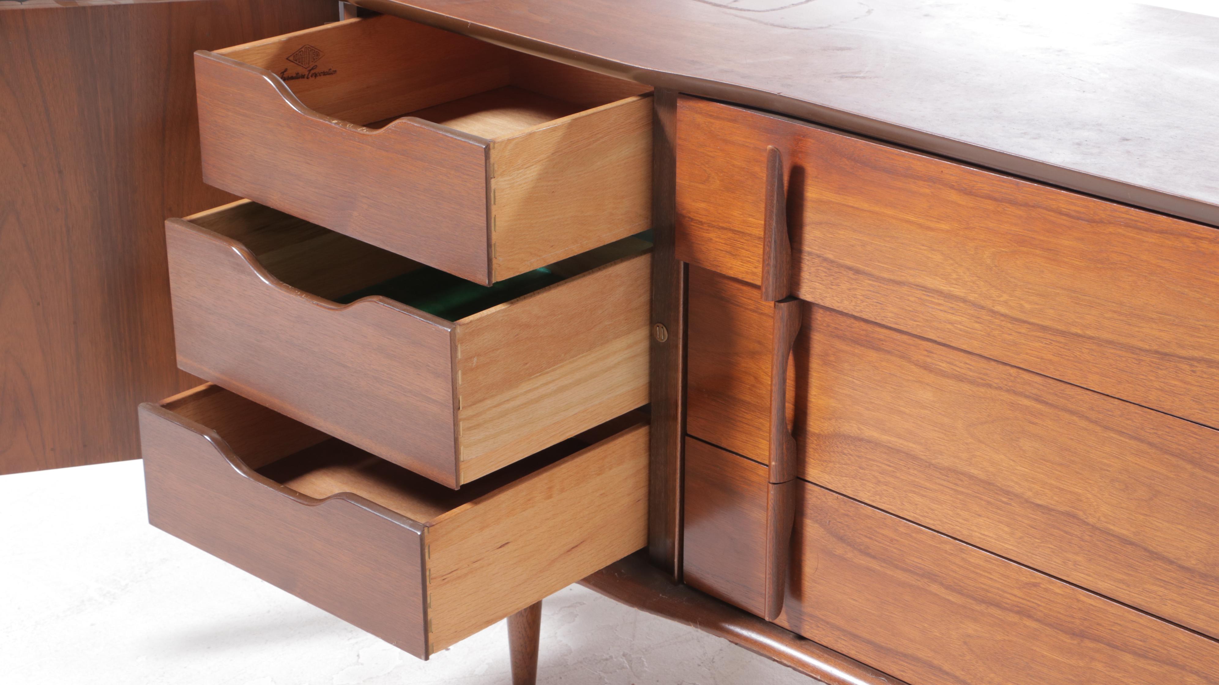 United Furniture Coporation Mid Century Modern Walnut Nine-Drawer Chest