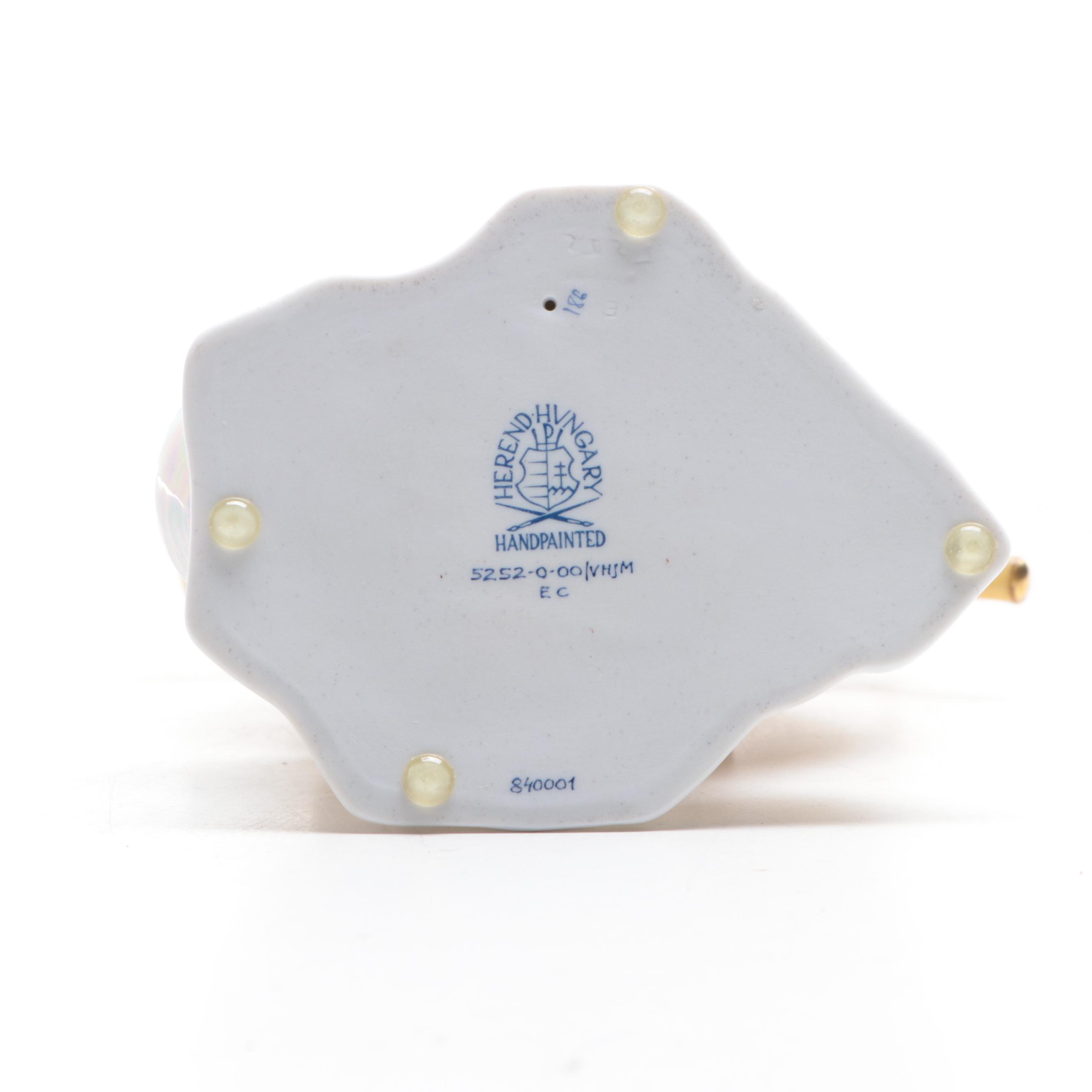 Herend Butterscotch Fishnet with Gold "Pair of Seahorses" Porcelain Figurine