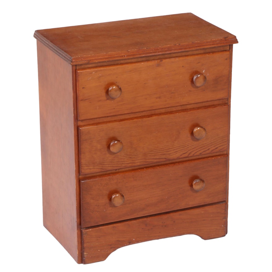 Small American Primitive Style Pine Three-Drawer Chest, 20th Century