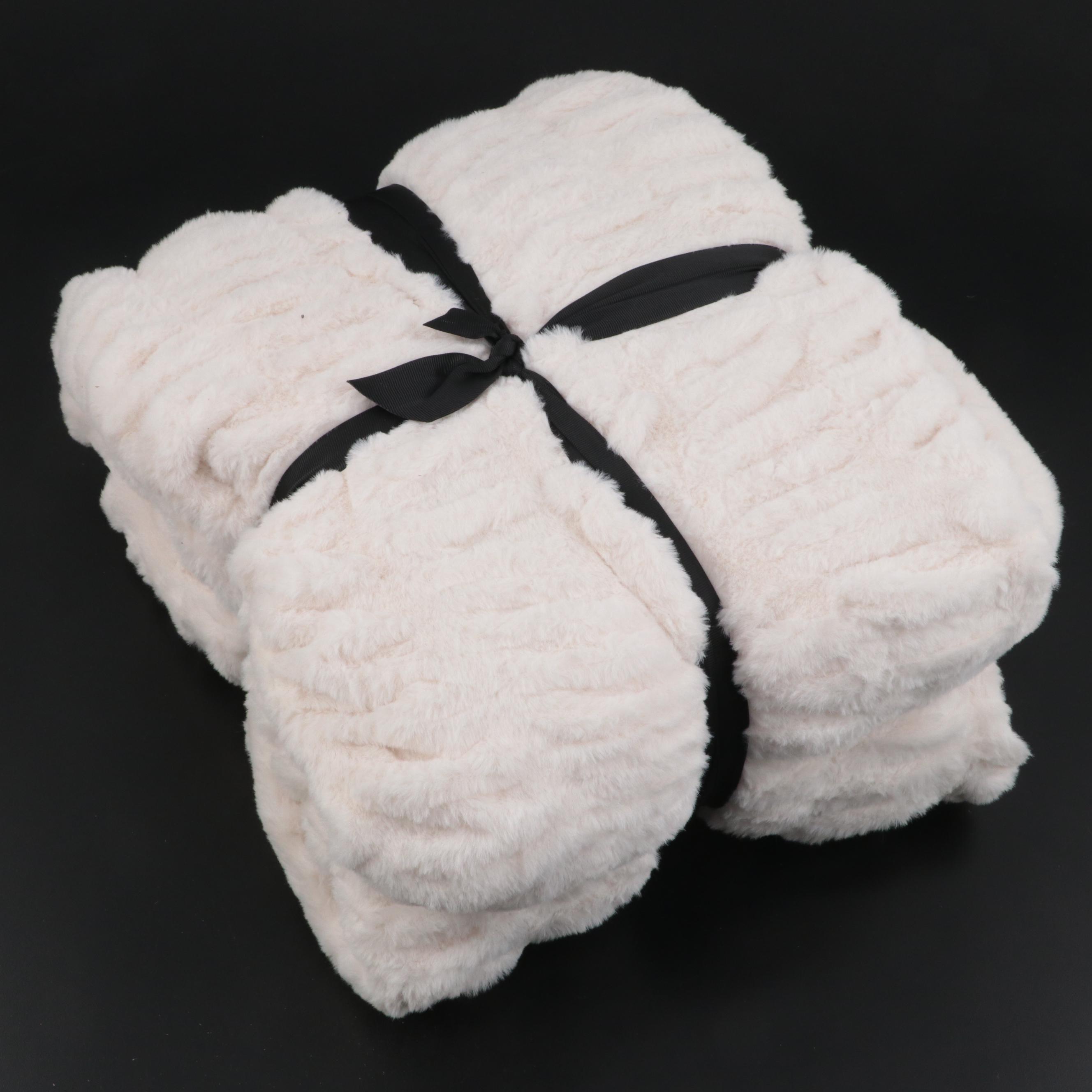 Member's Mark Hotel Premier Collection Luxury Throw in Ruched Cream