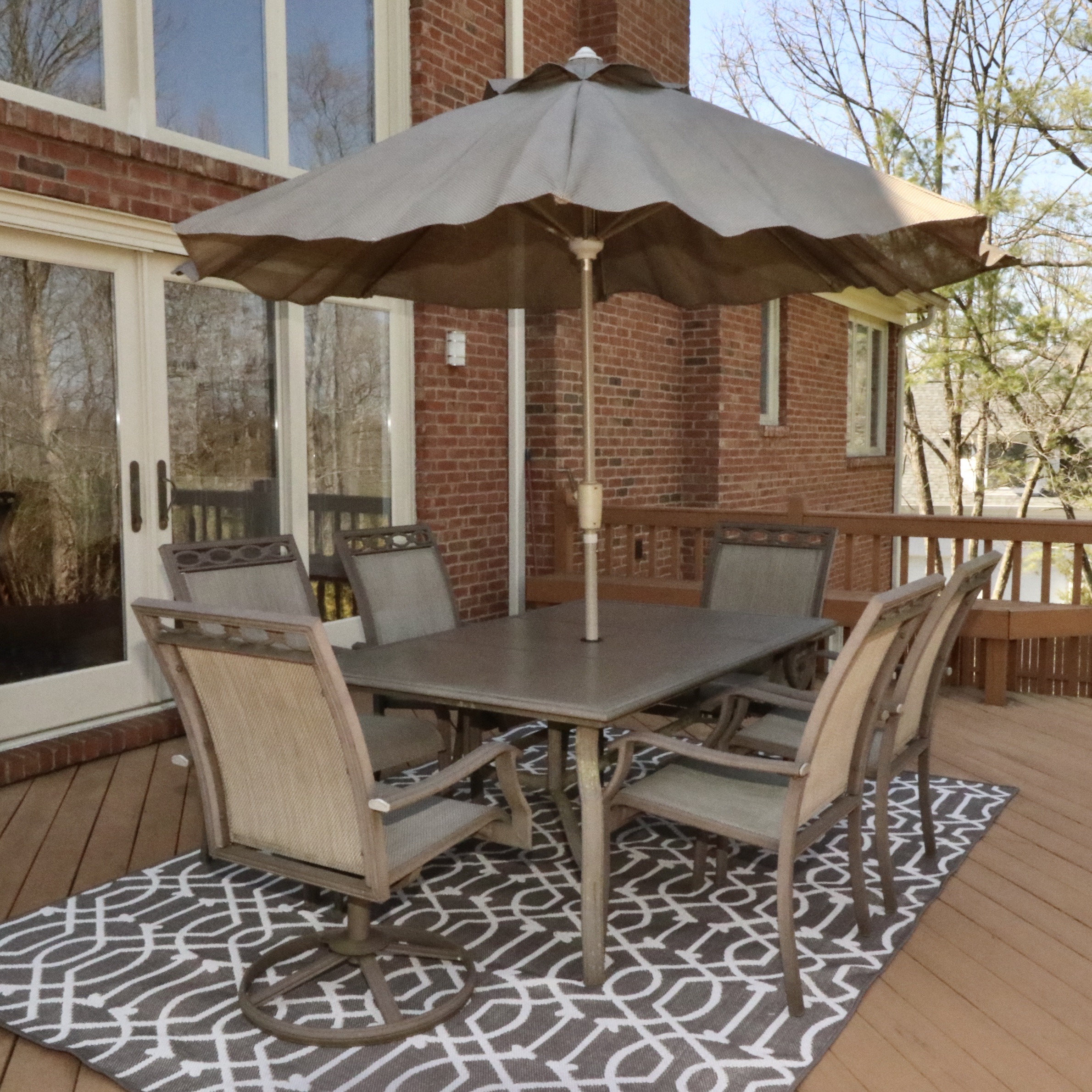Cast Aluminum Outdoor Dining Set with Sling Mesh Seating, Umbrella and Area Rug