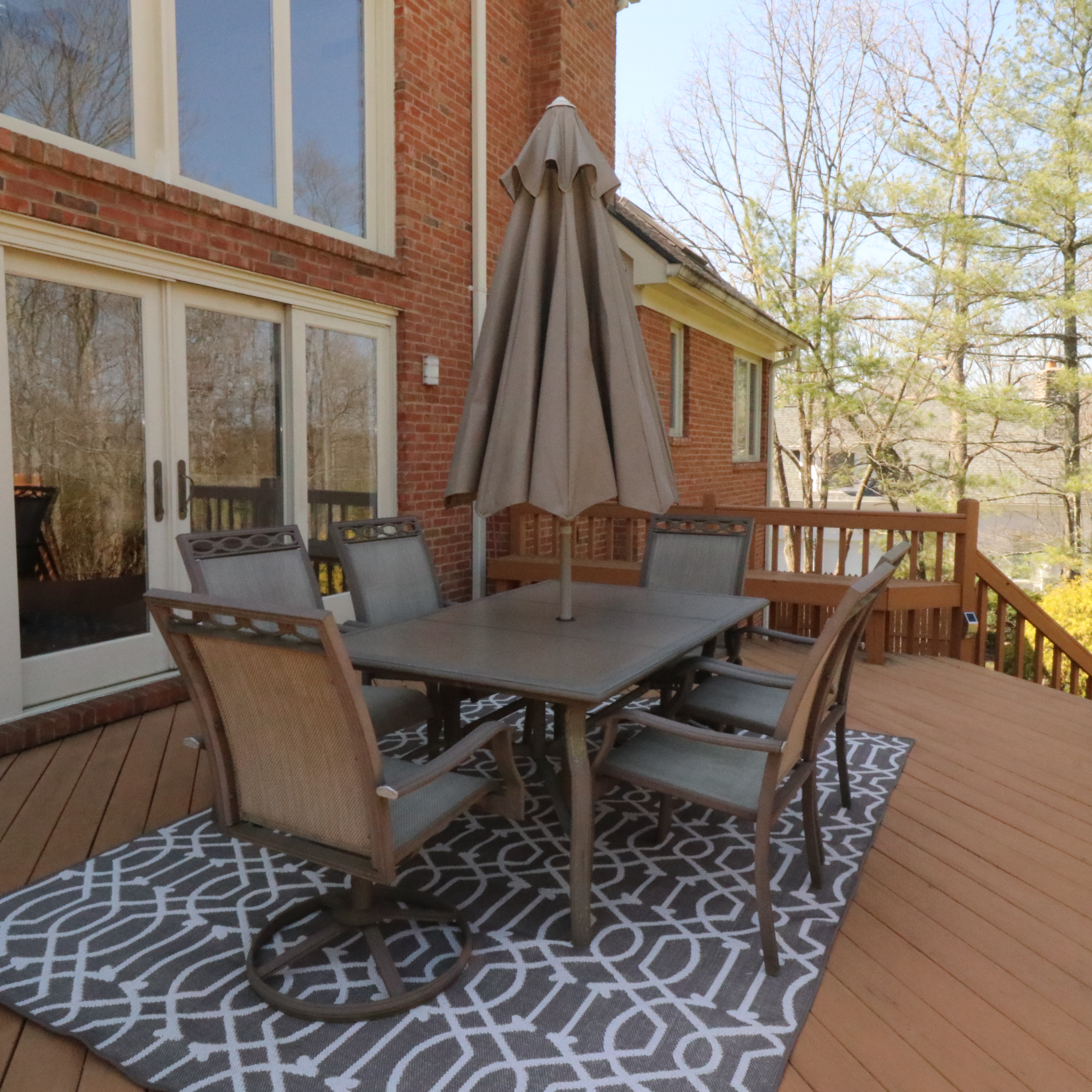 Cast Aluminum Outdoor Dining Set with Sling Mesh Seating, Umbrella and Area Rug