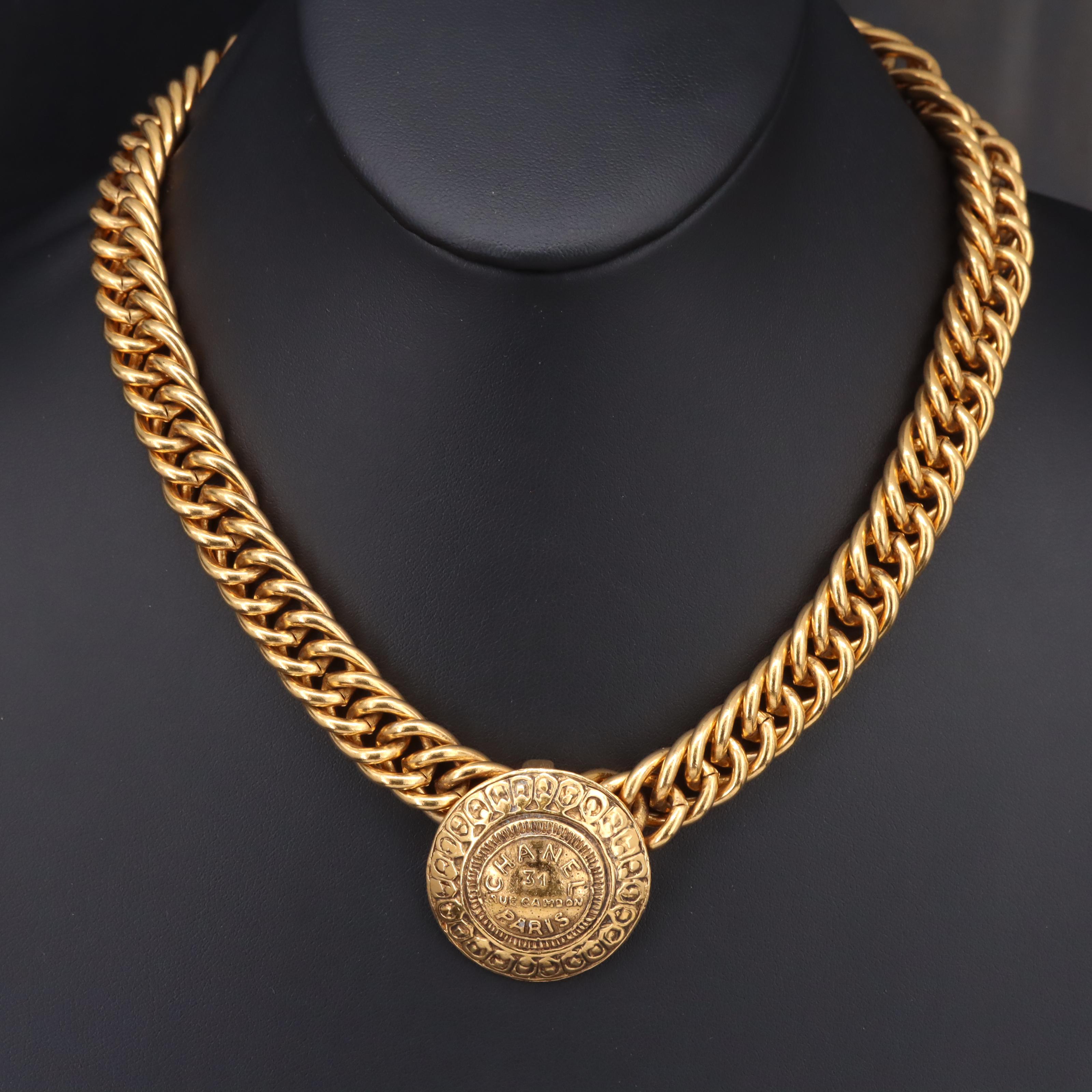 Chanel Medaillon Necklace