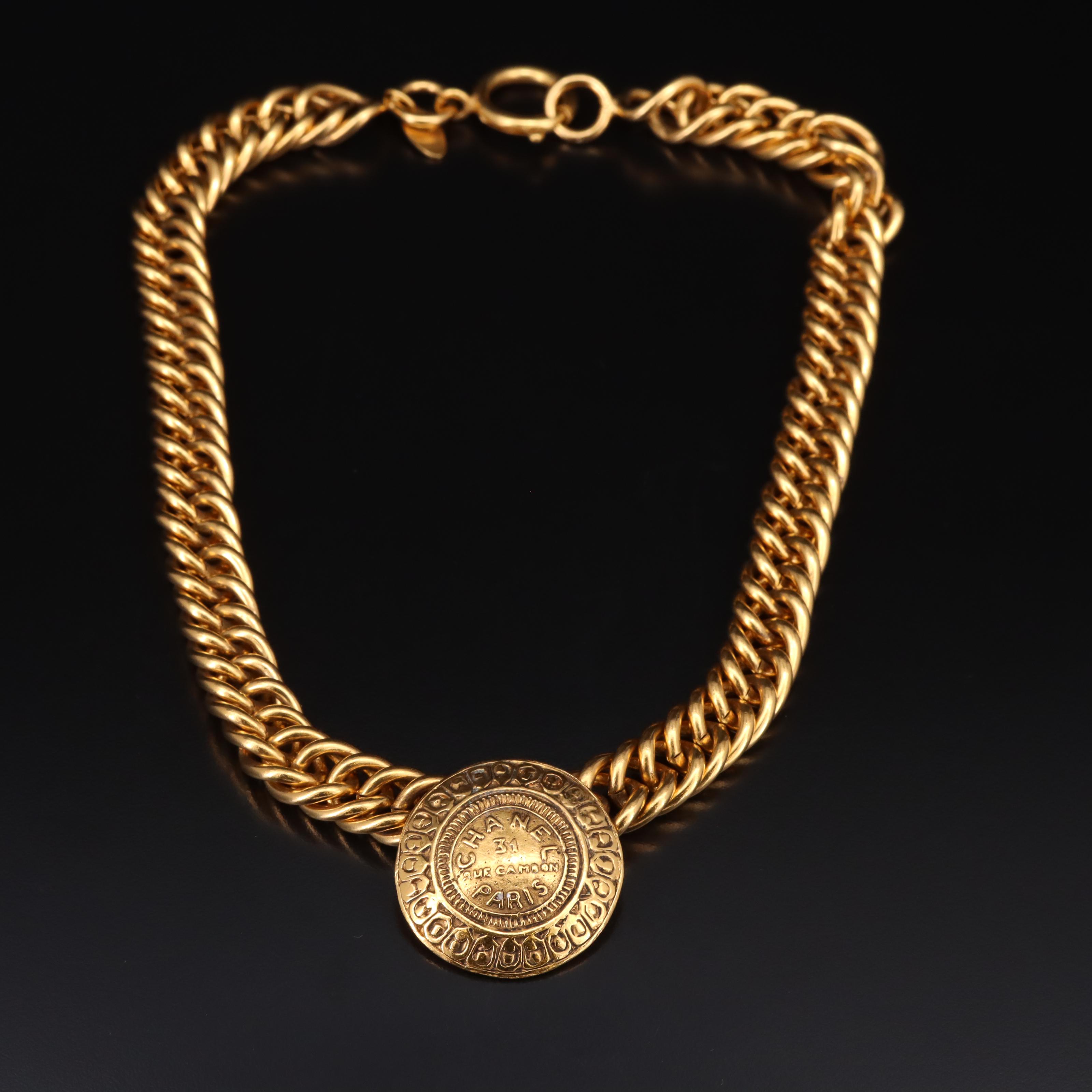 Chanel Medaillon Necklace