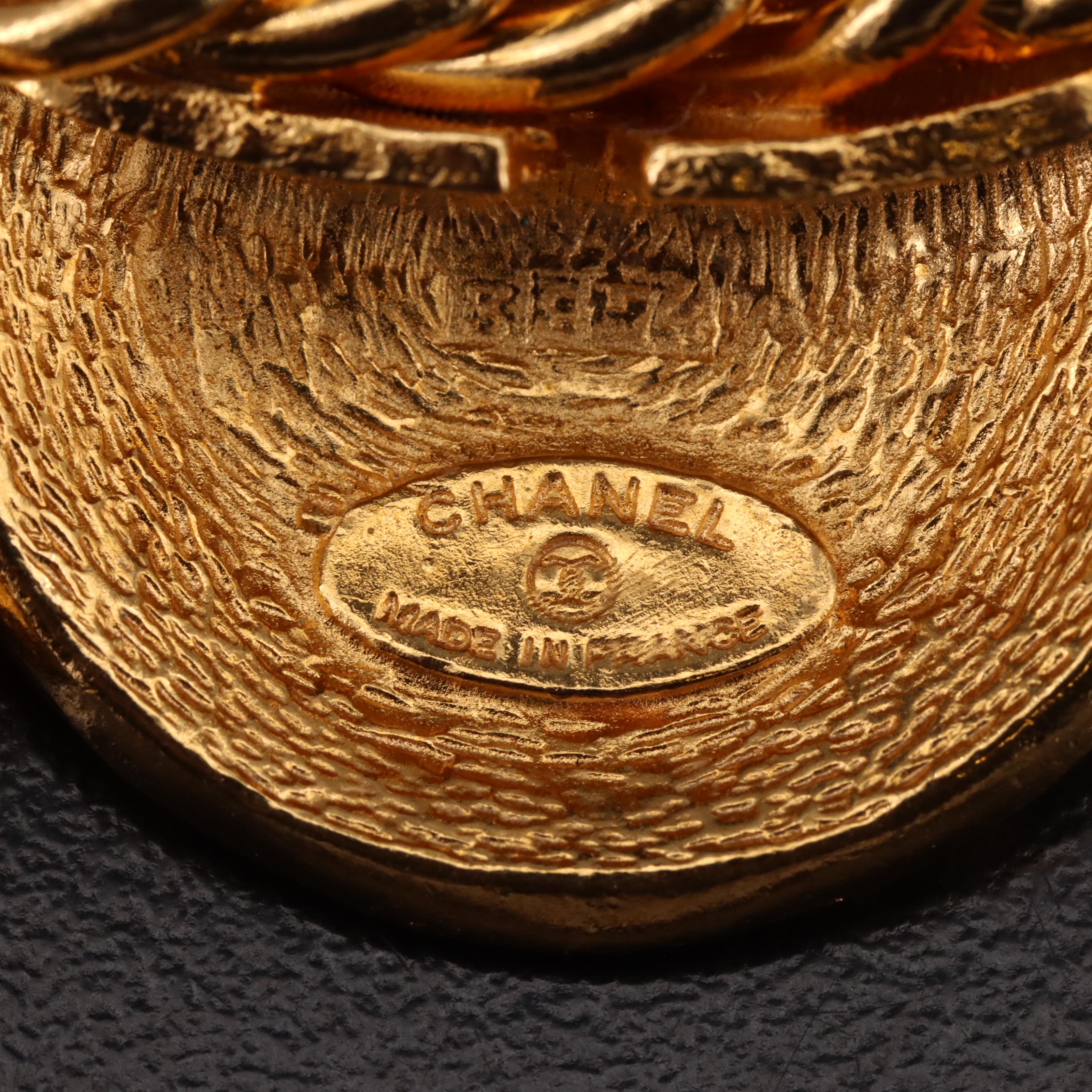 Chanel Medaillon Necklace