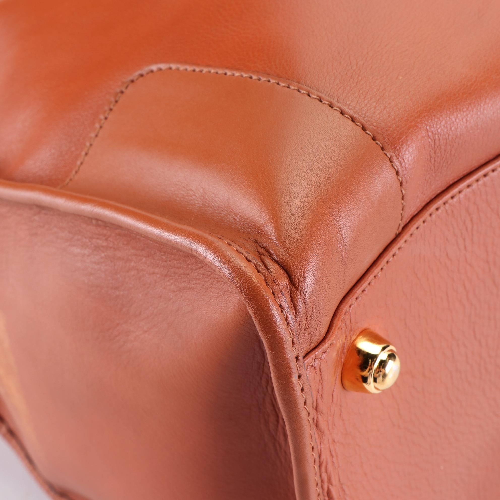 Gucci Locking Weekender Duffle Bag in Leather