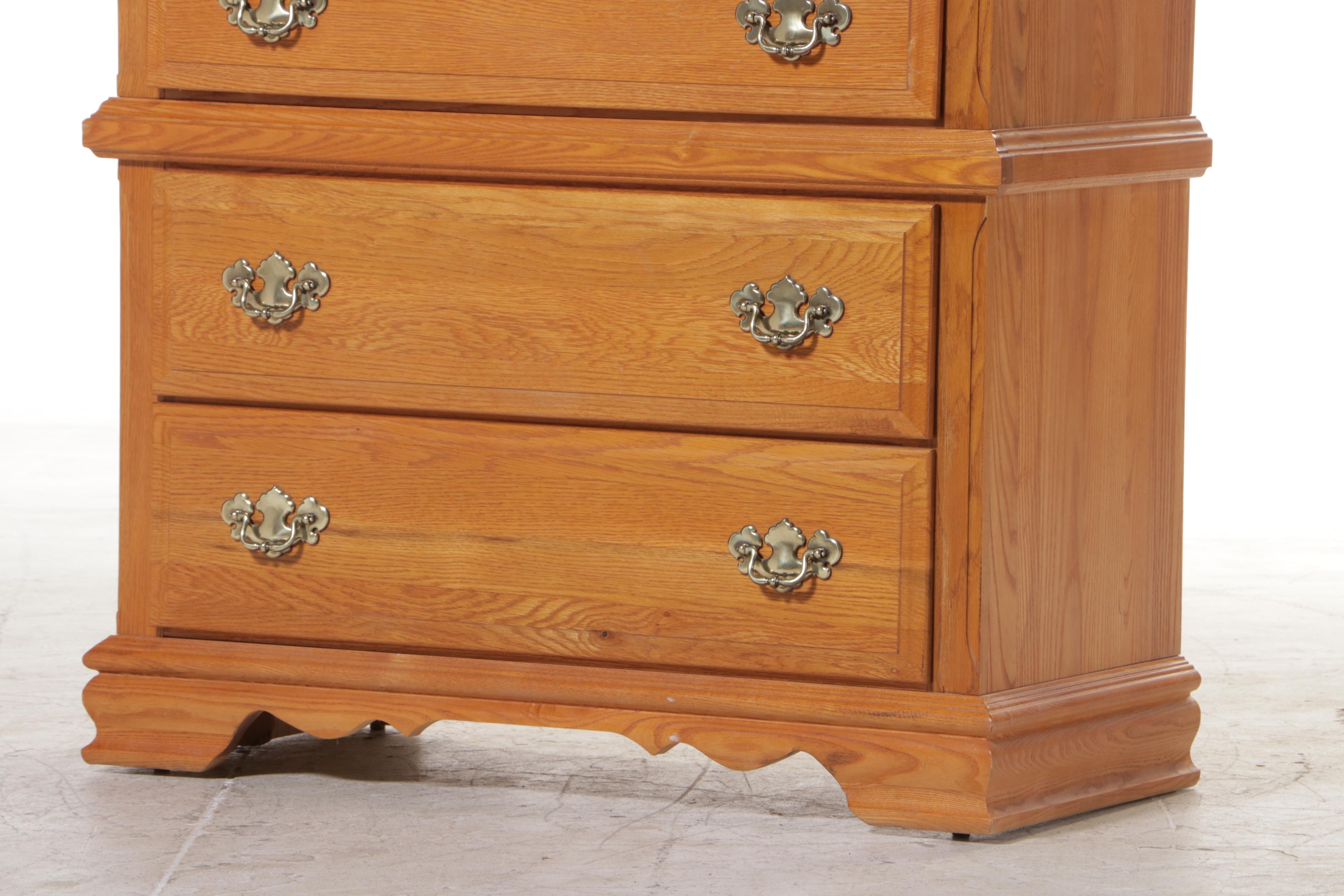 Vaughan-Bassett Furniture Co. Federal Style Oak Five-Drawer Chest