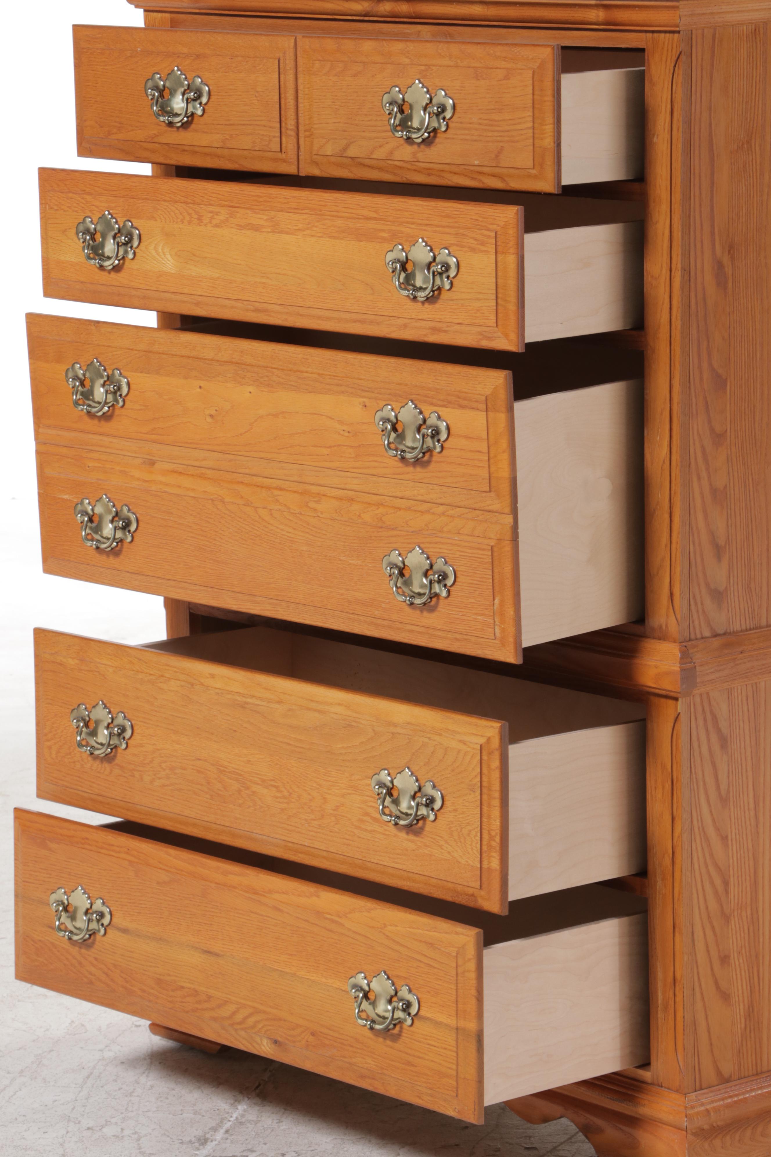 Vaughan-Bassett Furniture Co. Federal Style Oak Five-Drawer Chest