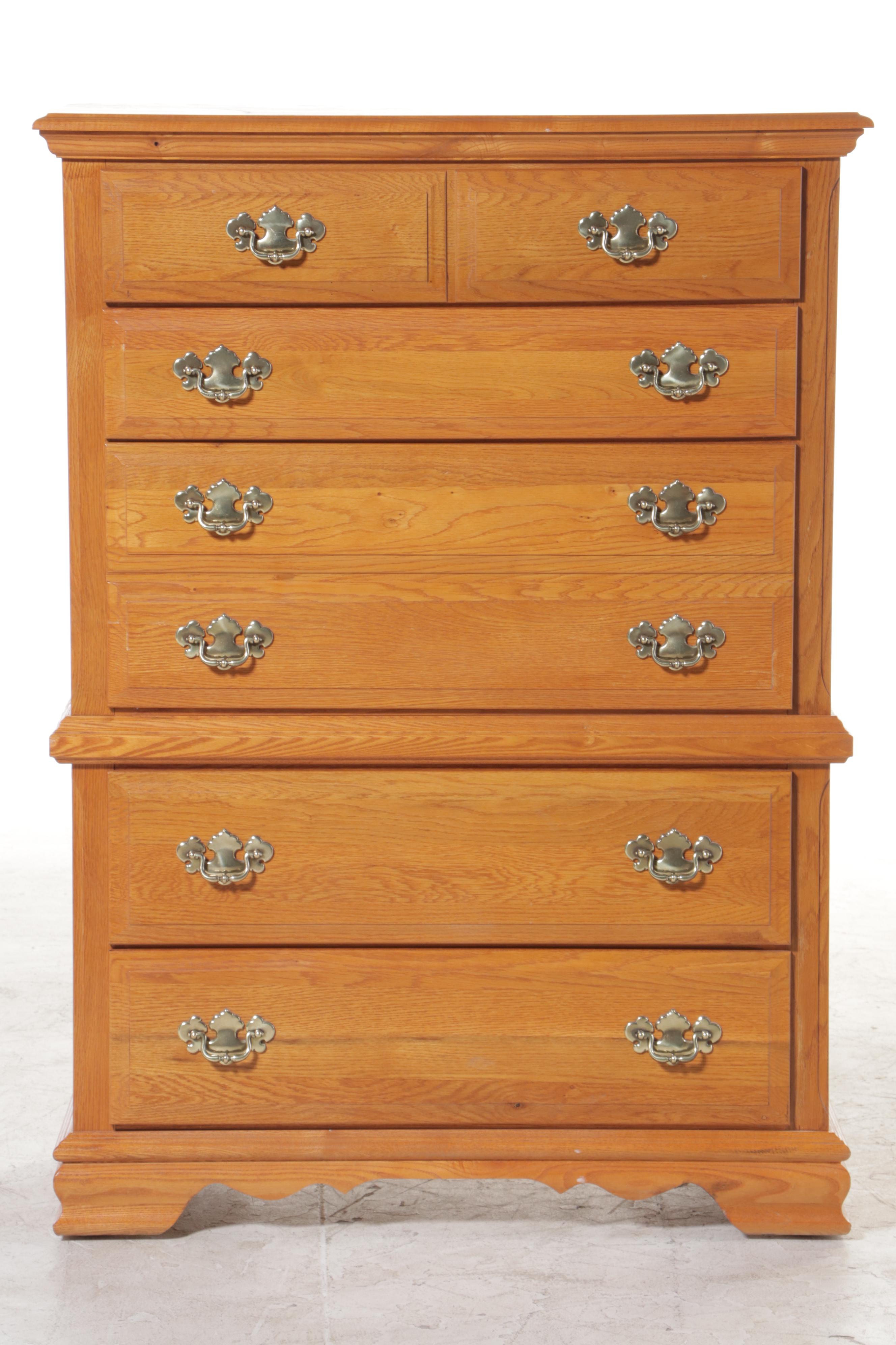 Vaughan-Bassett Furniture Co. Federal Style Oak Five-Drawer Chest