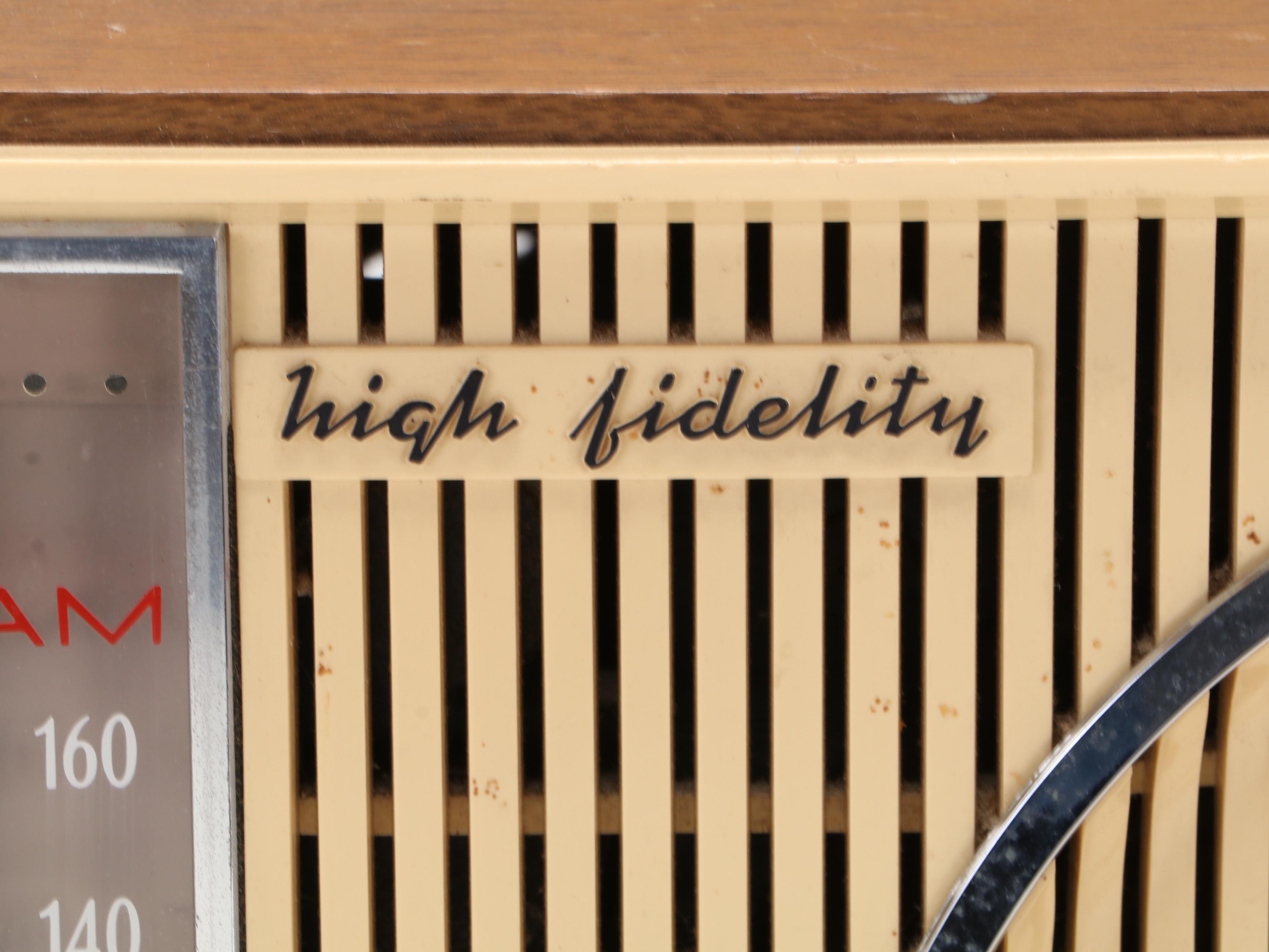 Zenith "High Fidelity" AM/FM Radio