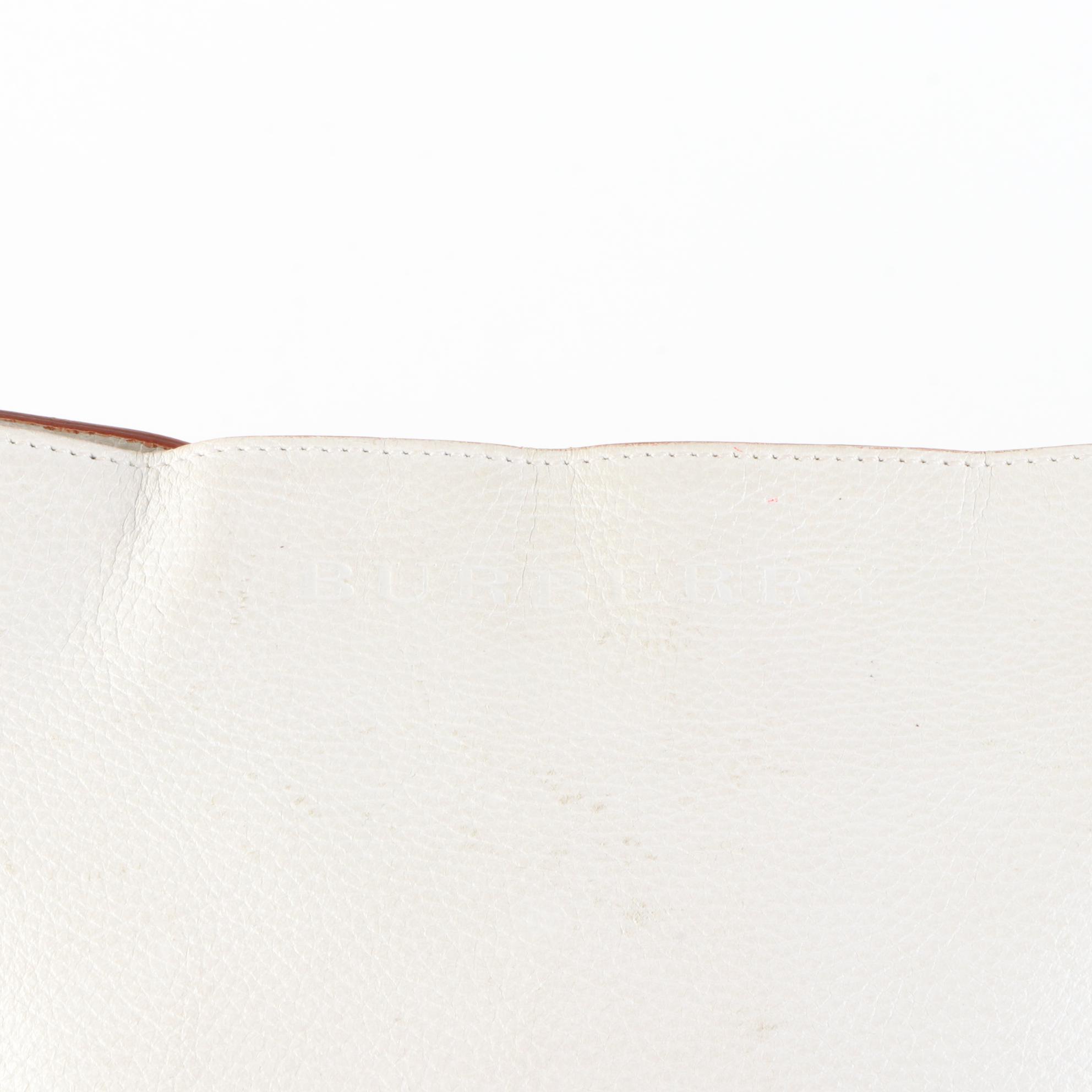 Burberry Shoulder Bag in White Grain leather