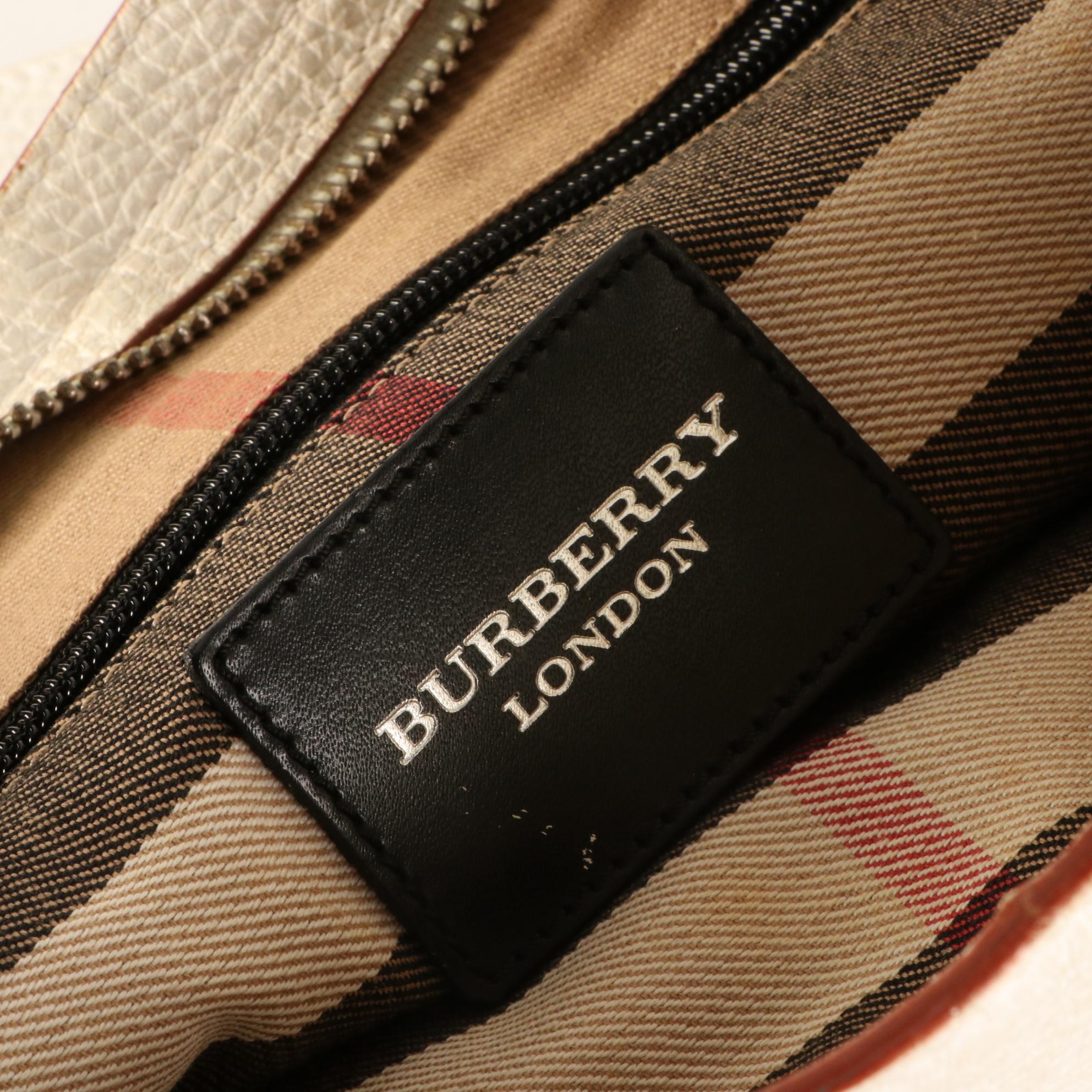 Burberry Shoulder Bag in White Grain leather