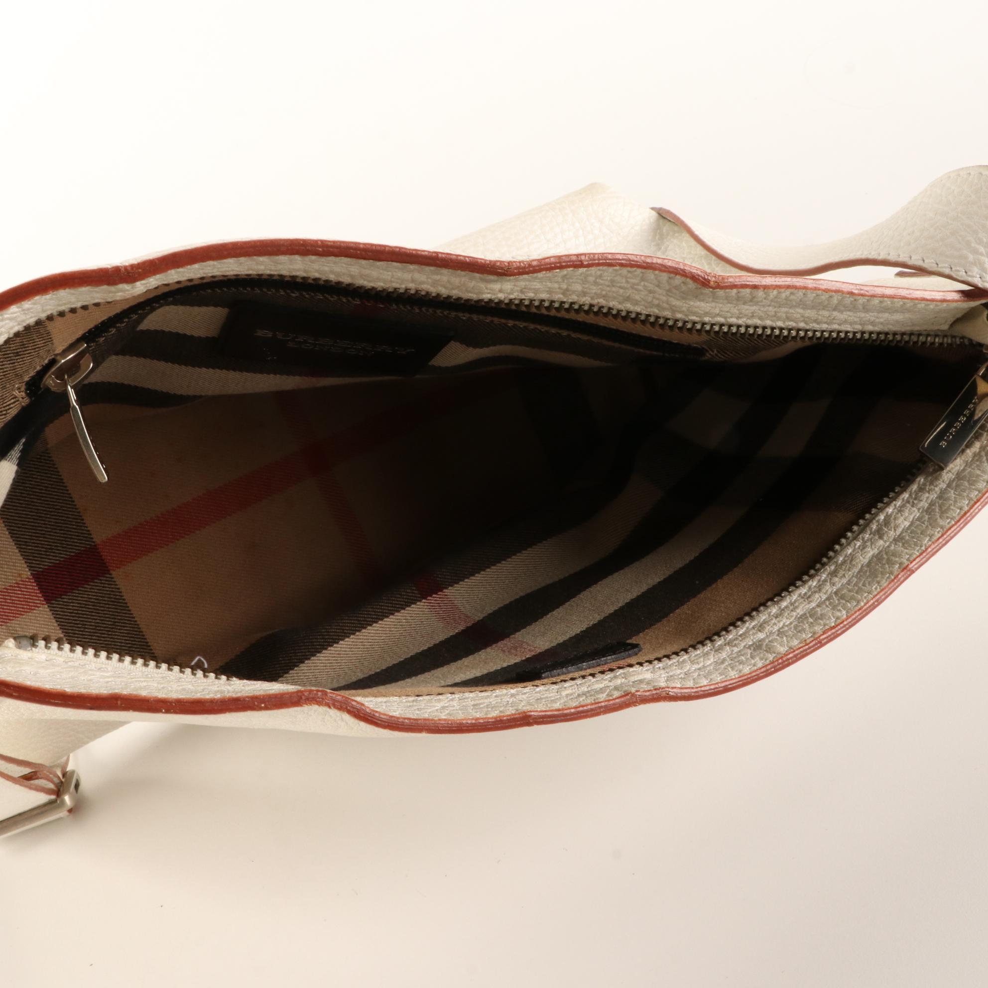 Burberry Shoulder Bag in White Grain leather