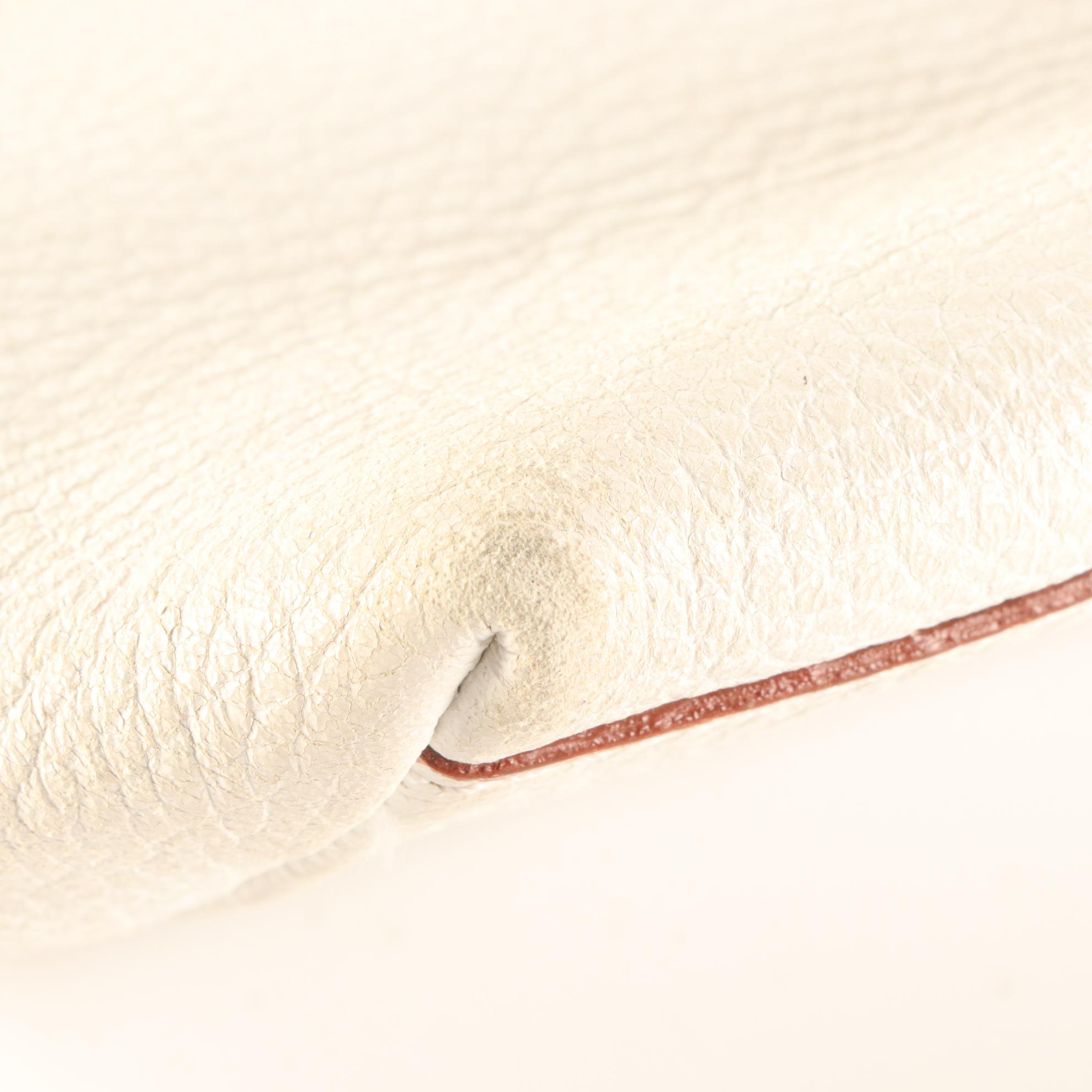 Burberry Shoulder Bag in White Grain leather