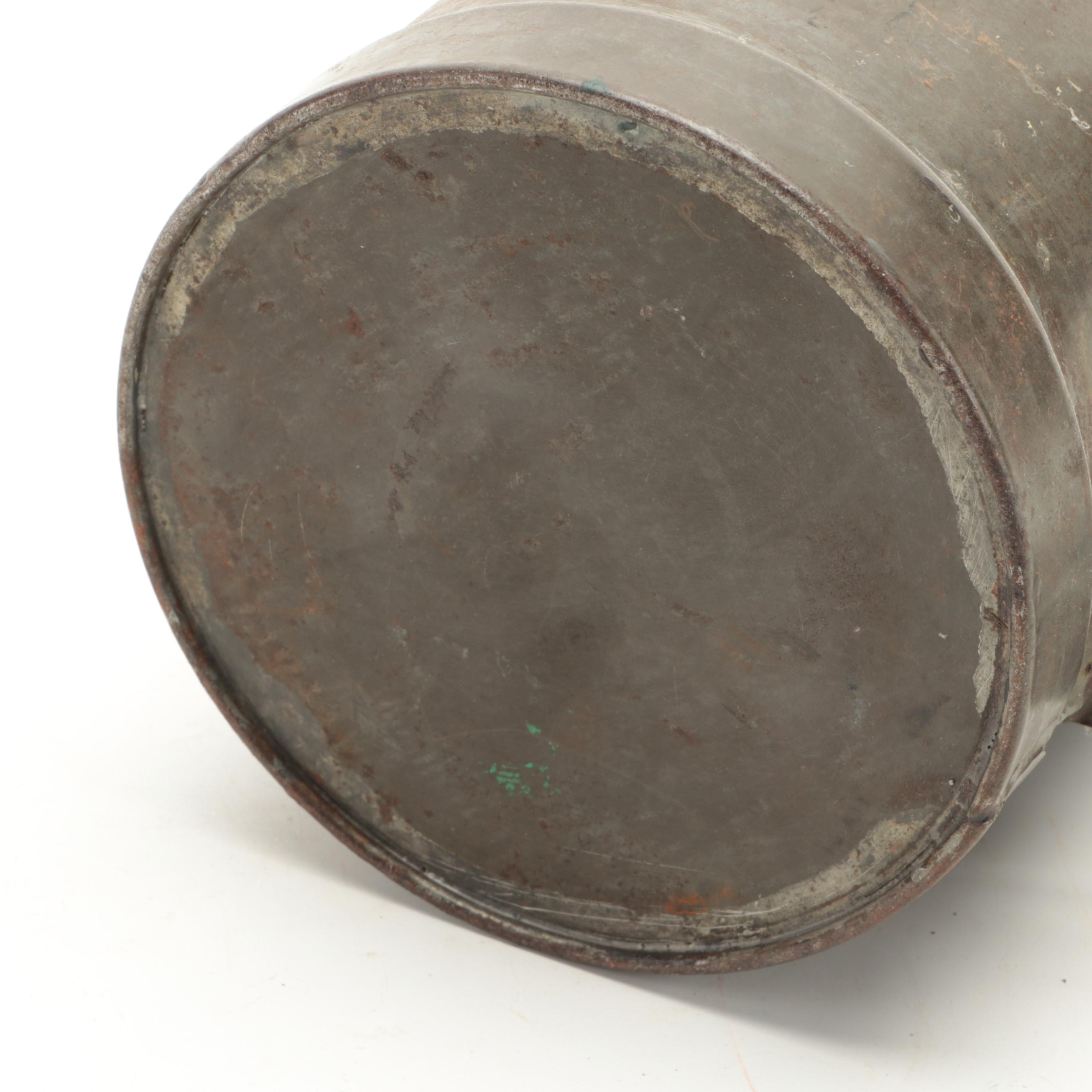 Swingspout Oil Can with Other Metal Oil Can