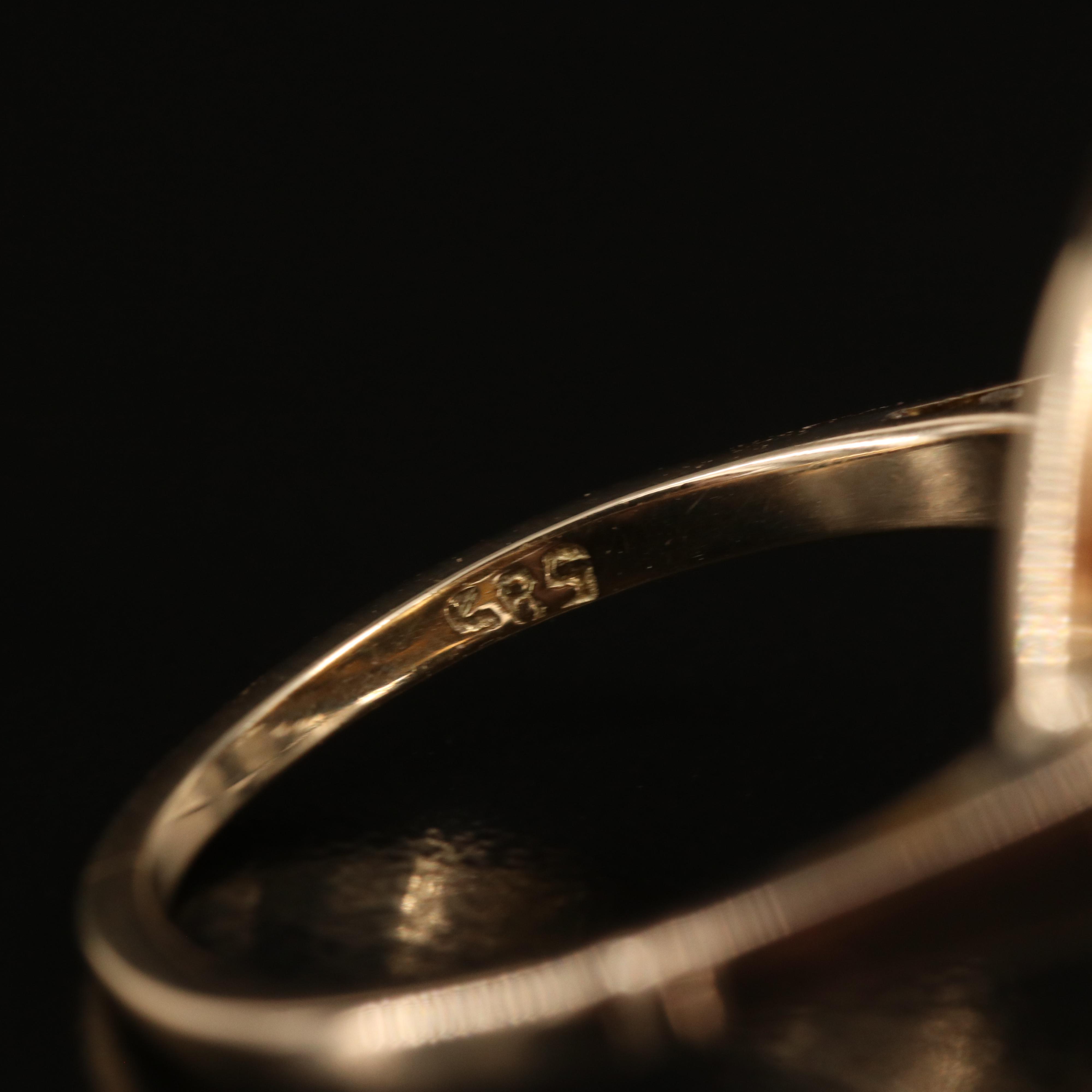 Vintage 14K Coral Cabochon Ring