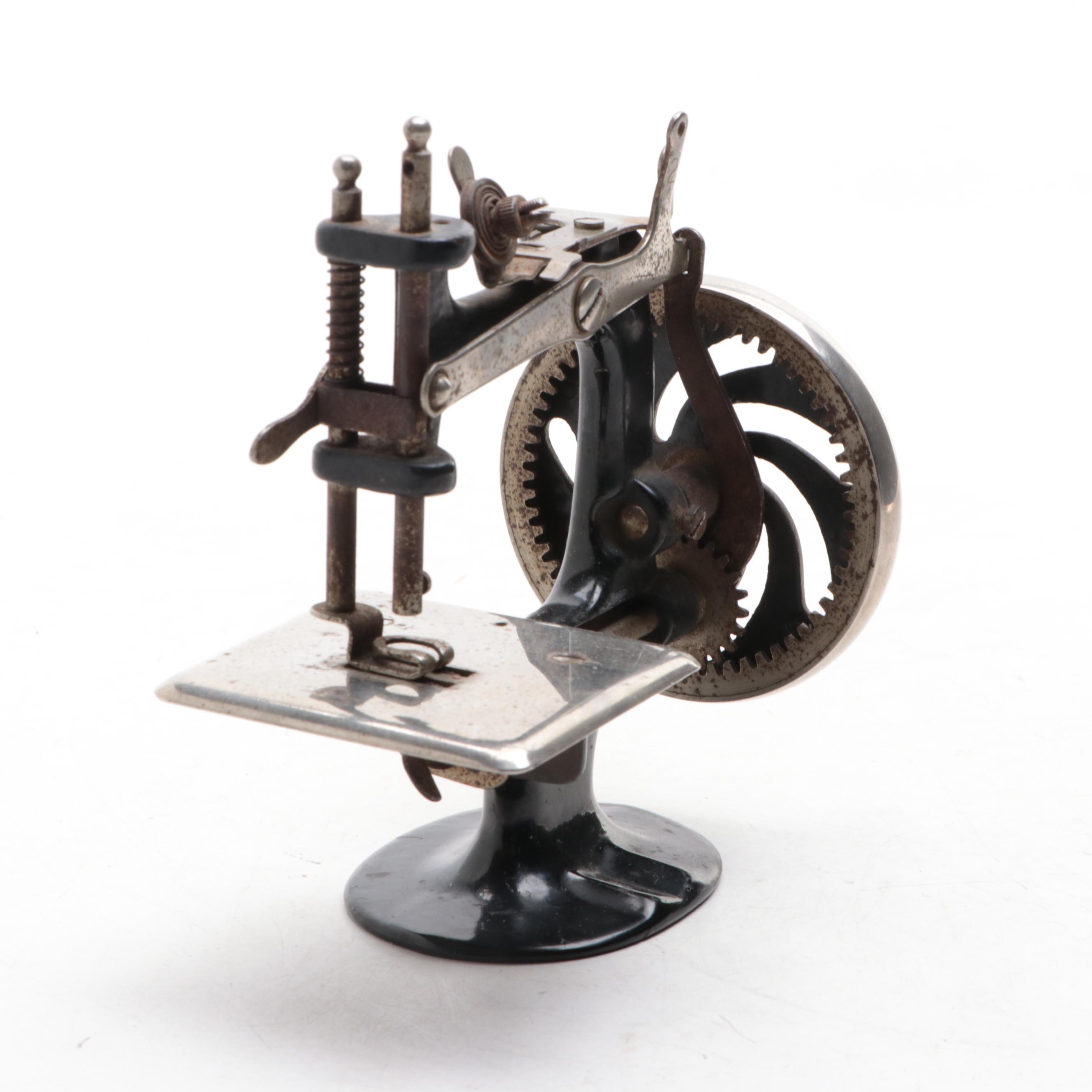 Singer Miniature Sewing Machine, Early to Mid-20th Century