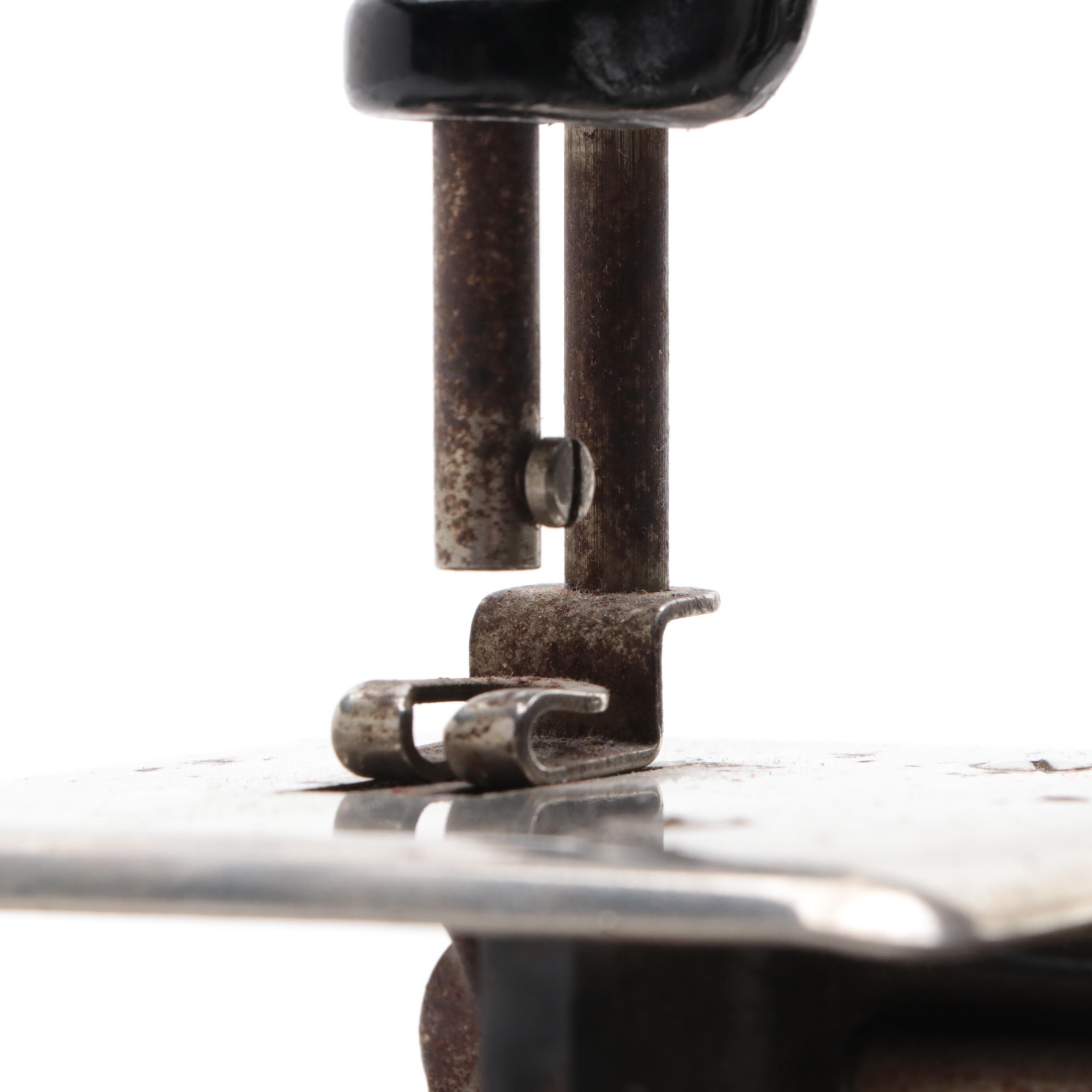 Singer Miniature Sewing Machine, Early to Mid-20th Century