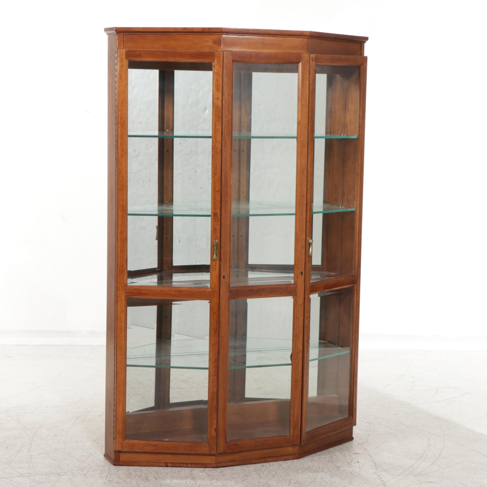Pulaski Furniture Illuminated Display Cabinet, Late 20th Century