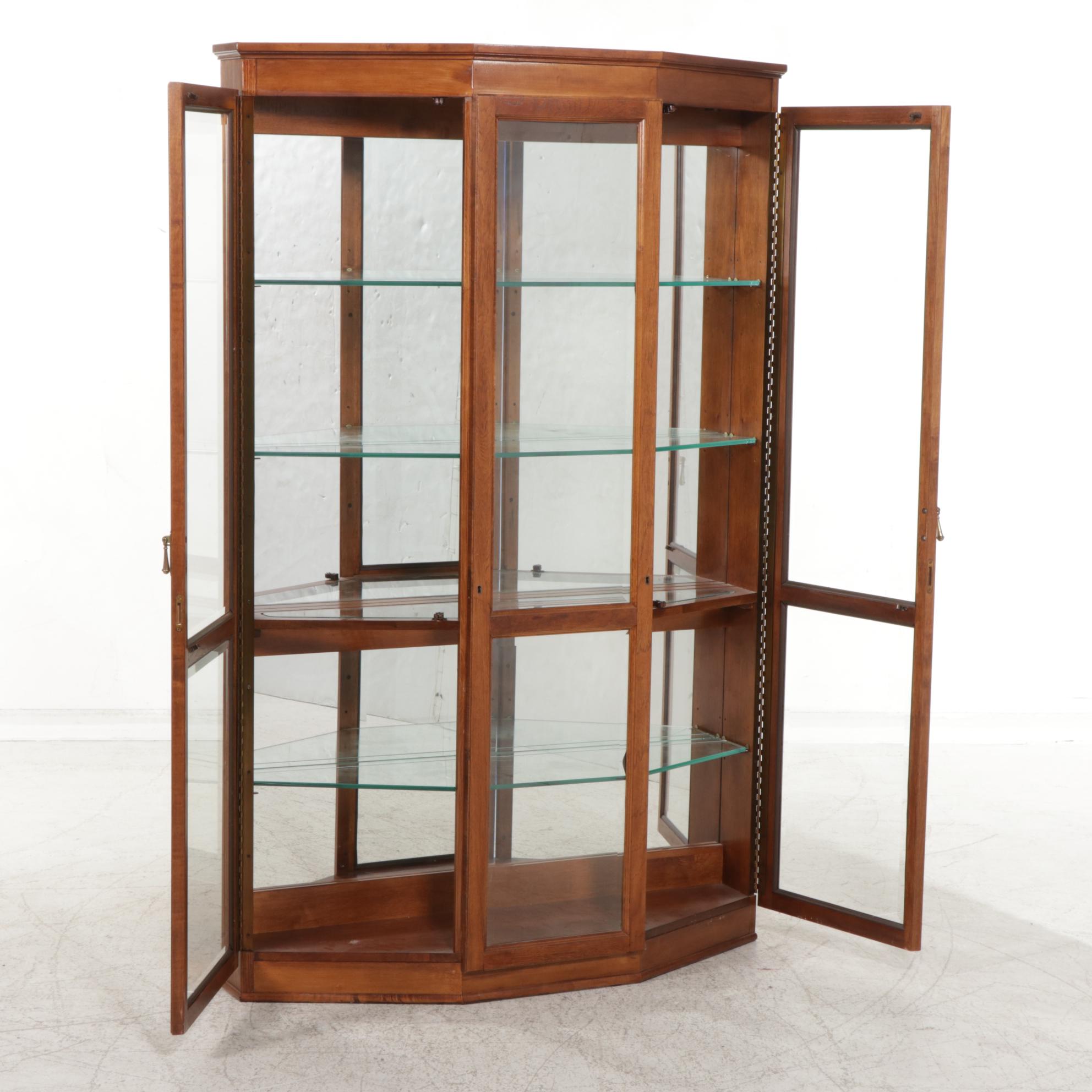 Pulaski Furniture Illuminated Display Cabinet, Late 20th Century