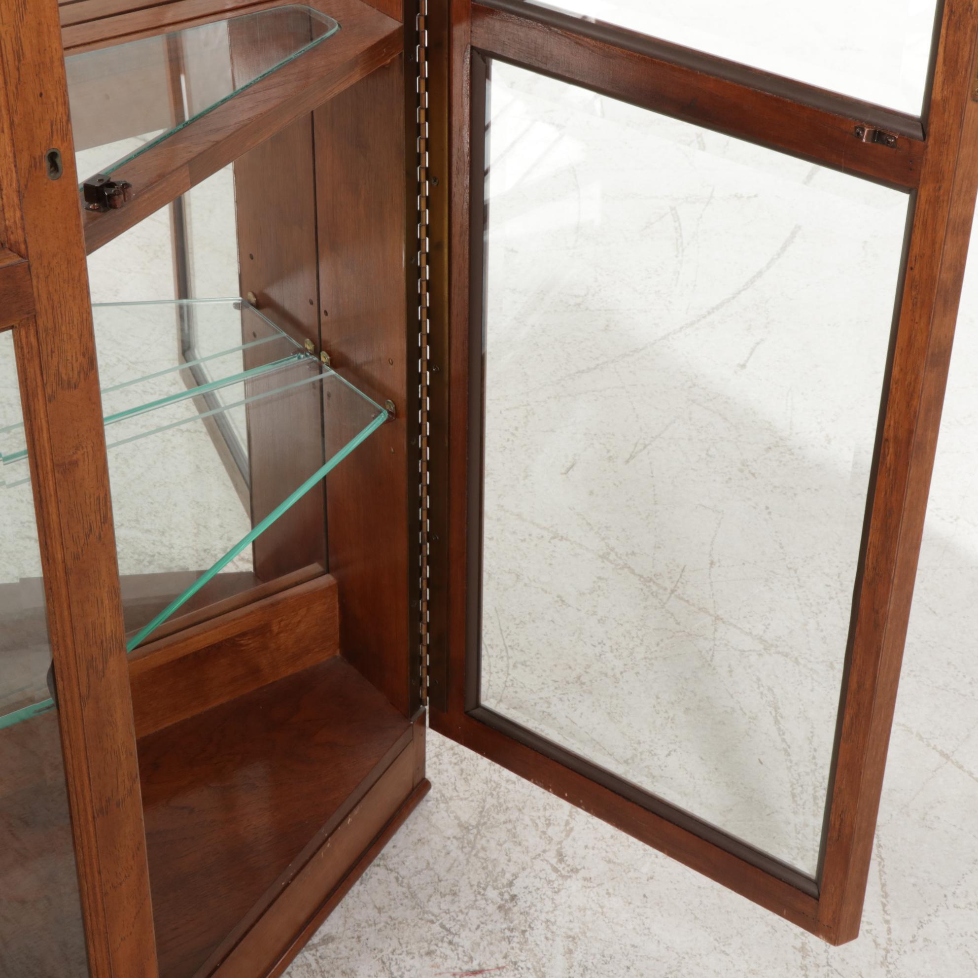 Pulaski Furniture Illuminated Display Cabinet, Late 20th Century