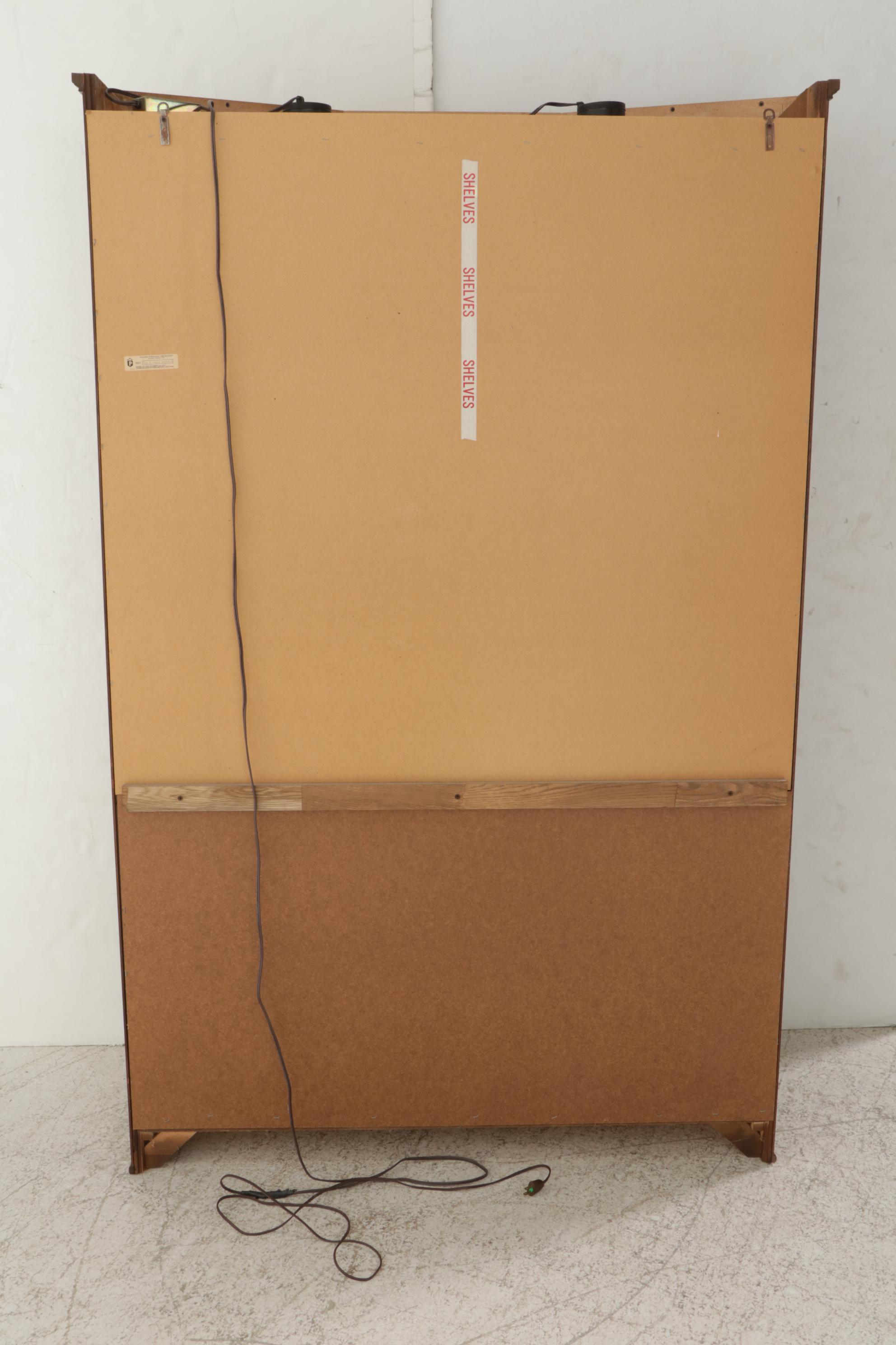 Pulaski Furniture Illuminated Display Cabinet, Late 20th Century