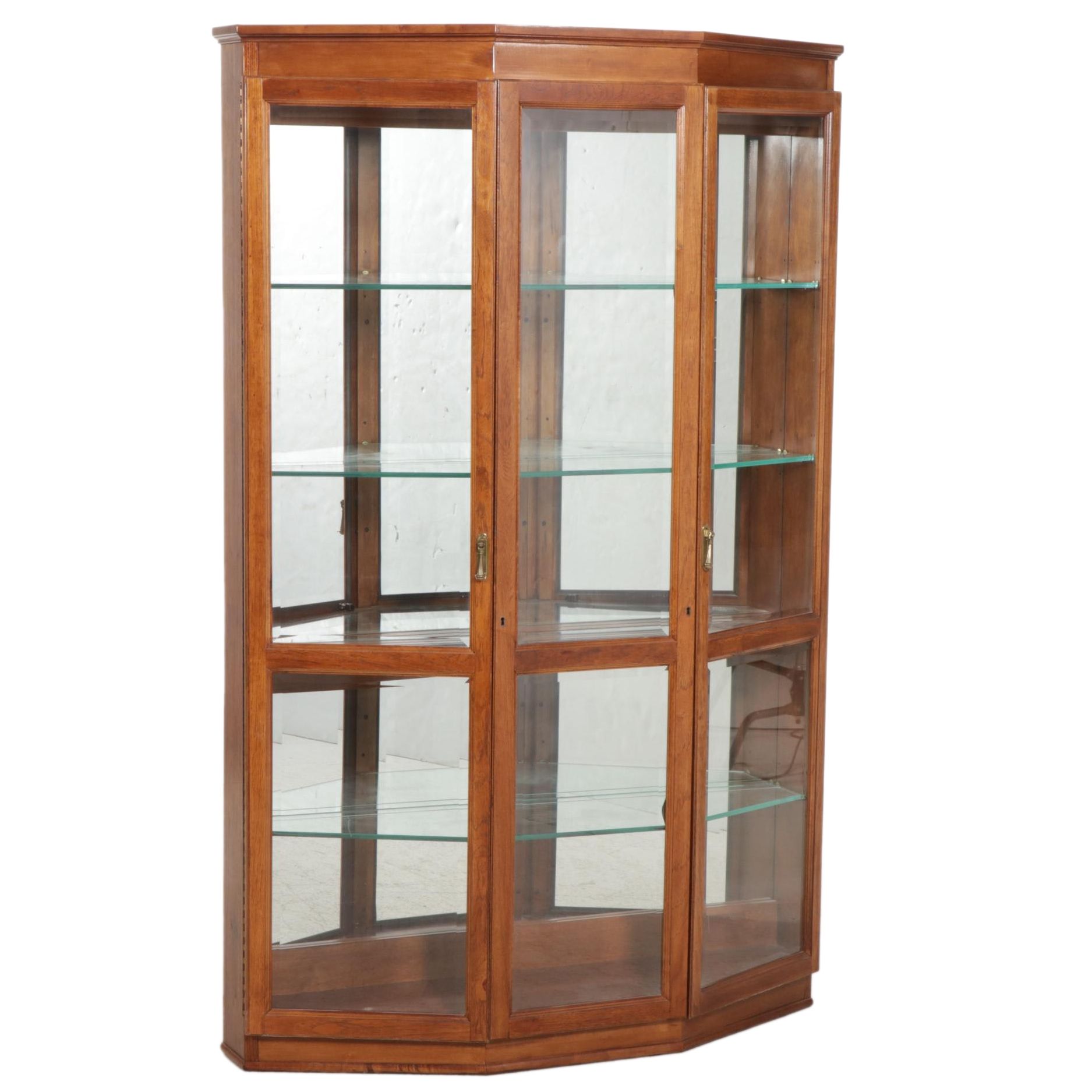 Pulaski Furniture Illuminated Display Cabinet, Late 20th Century