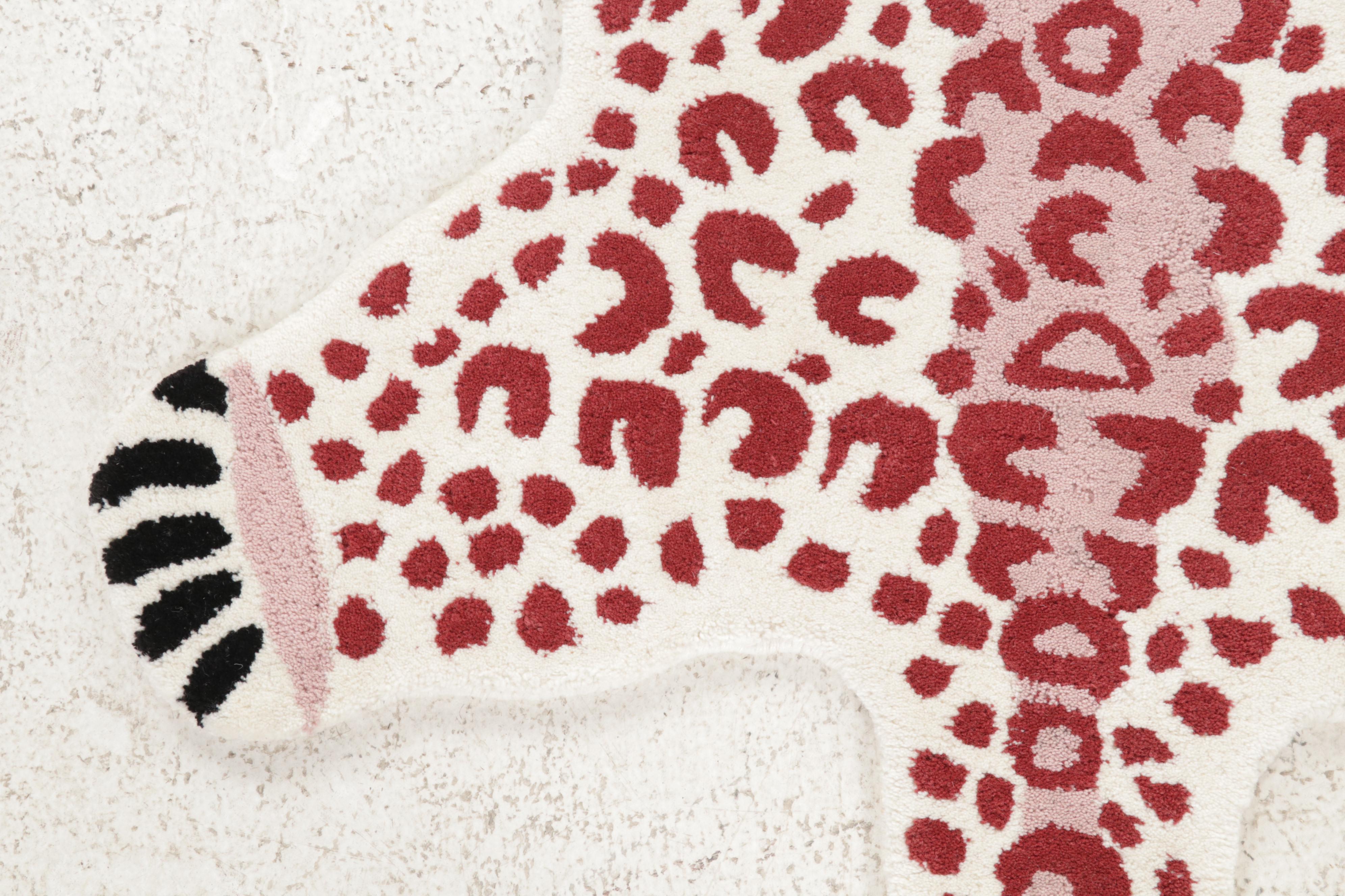 3'1 x 5' Hand-Tufted Indian Pictorial Leopard-Shaped Area Rug