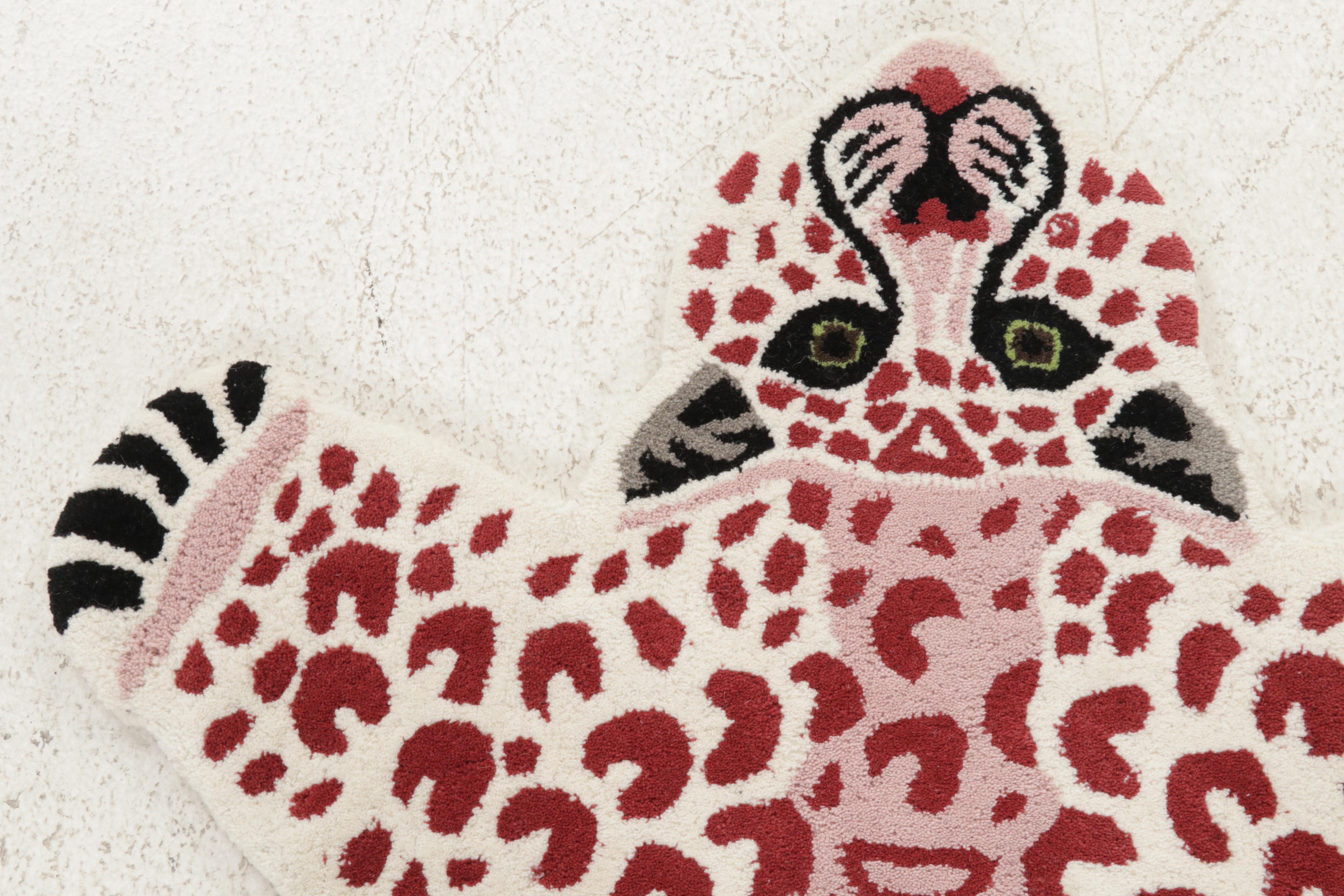 3'1 x 5' Hand-Tufted Indian Pictorial Leopard-Shaped Area Rug