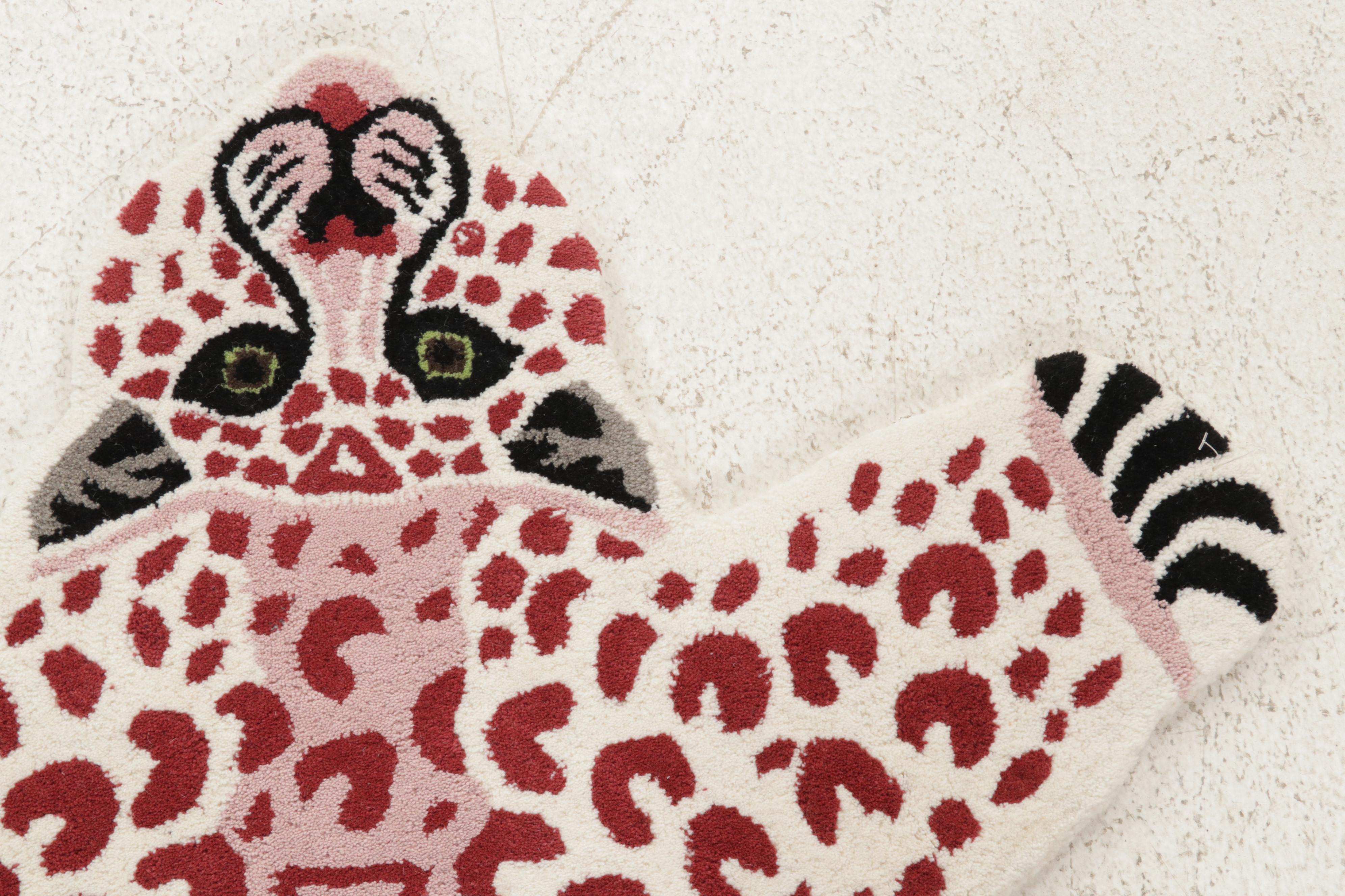 3'1 x 5' Hand-Tufted Indian Pictorial Leopard-Shaped Area Rug