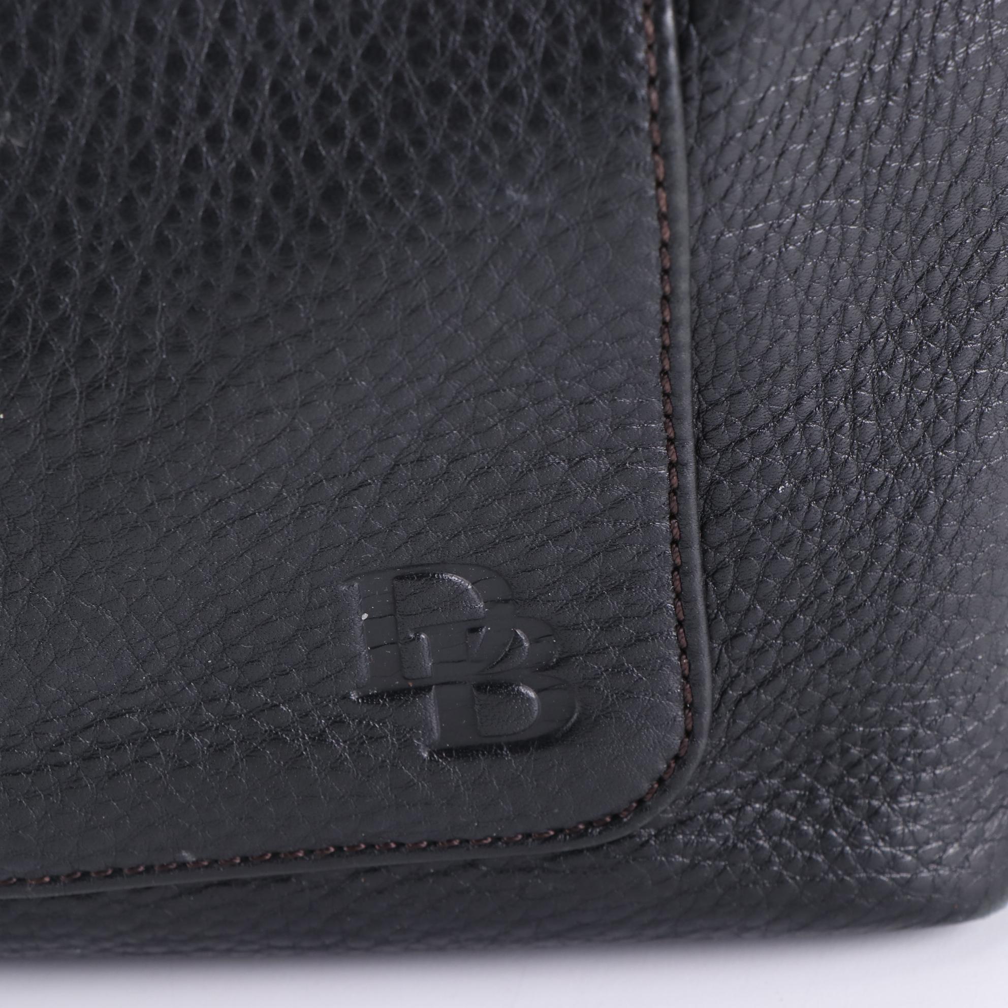 Dooney & Bourke Shoulder Bag in Grain Leather