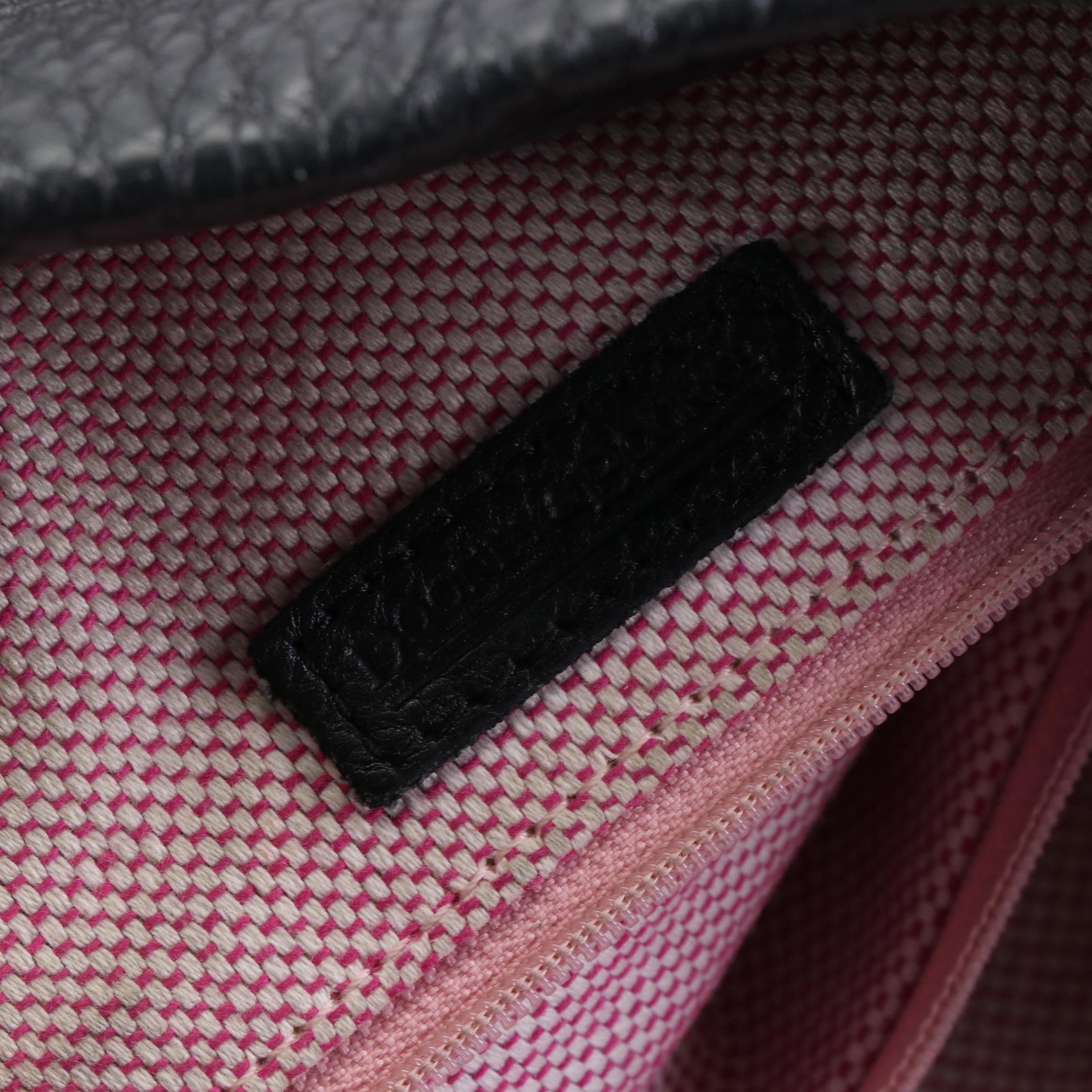 Dooney & Bourke Shoulder Bag in Grain Leather