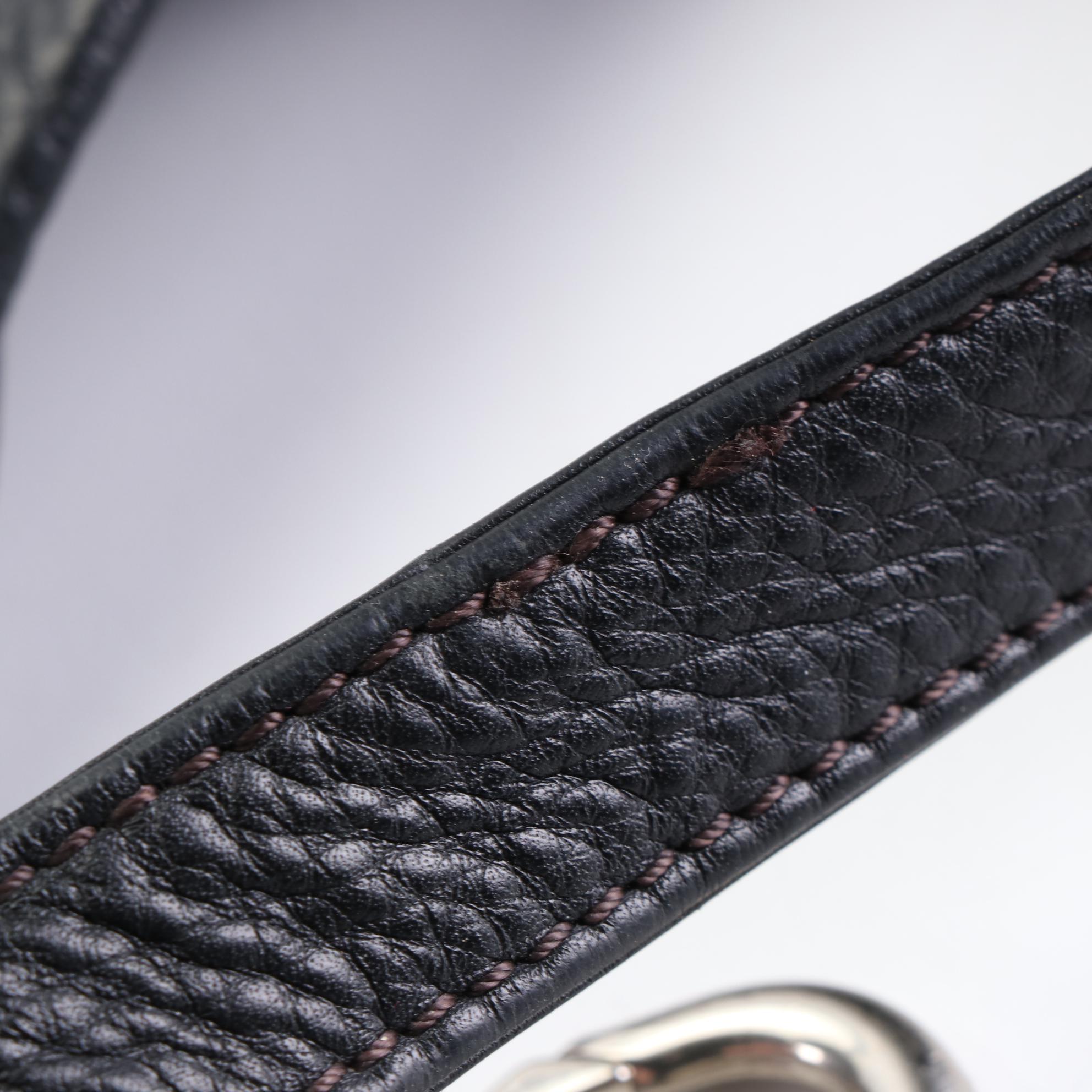 Dooney & Bourke Shoulder Bag in Grain Leather