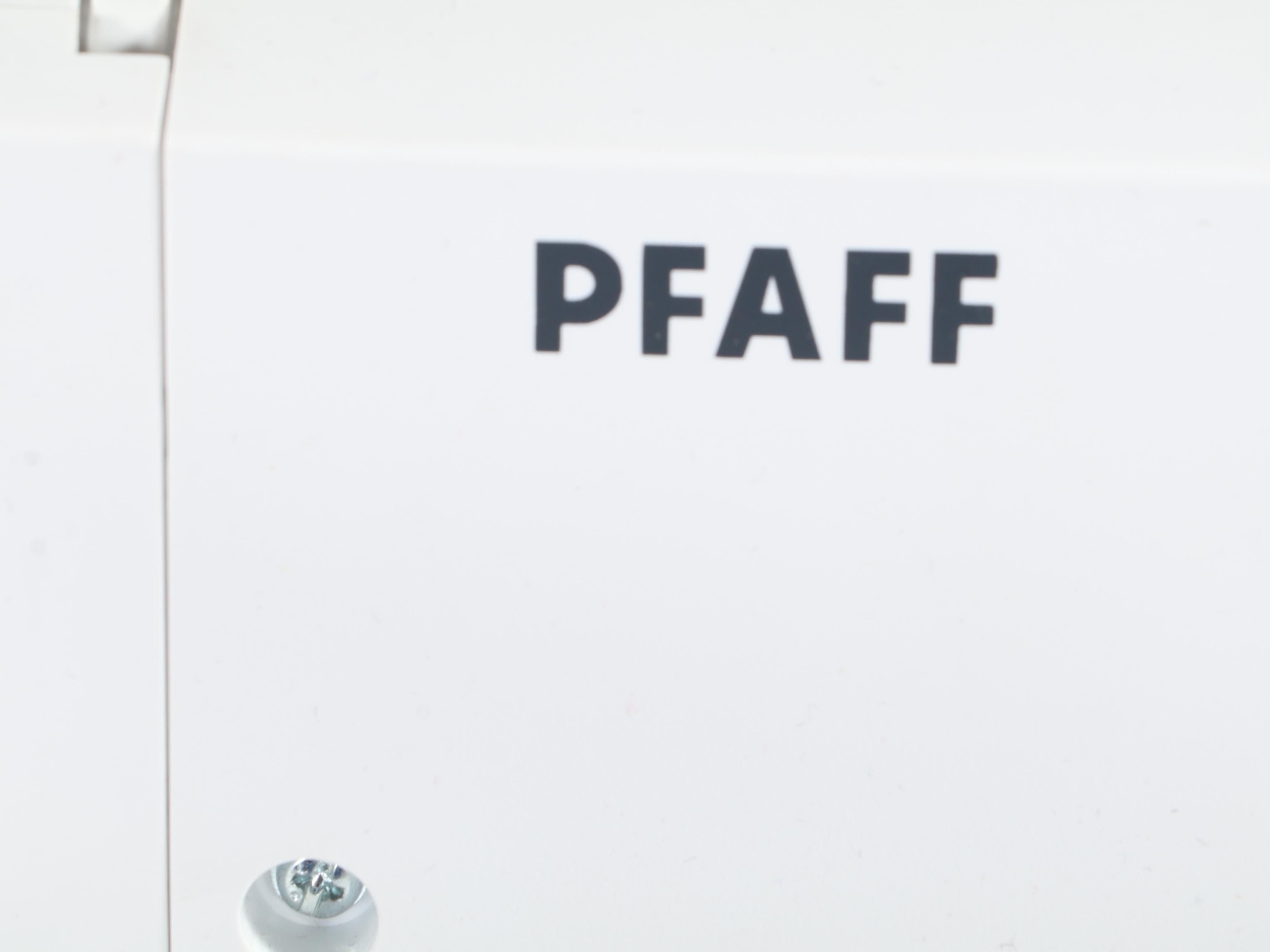 Pfaff Coverlock 4.0 Sewing Machine with Accessories