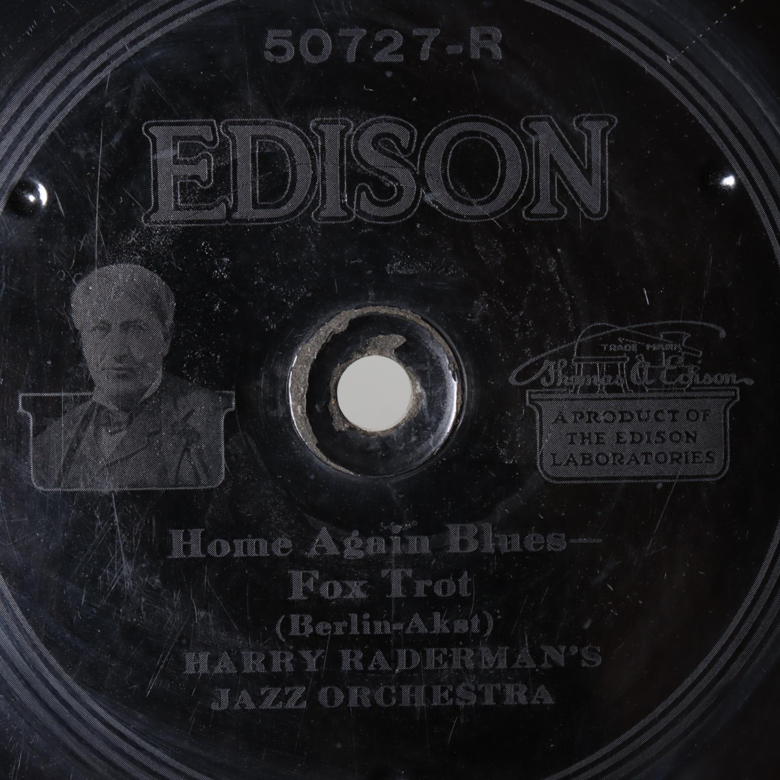 Columbia Graphophone Co. Mahogany Gramophone on Side Table, Early 20th Century