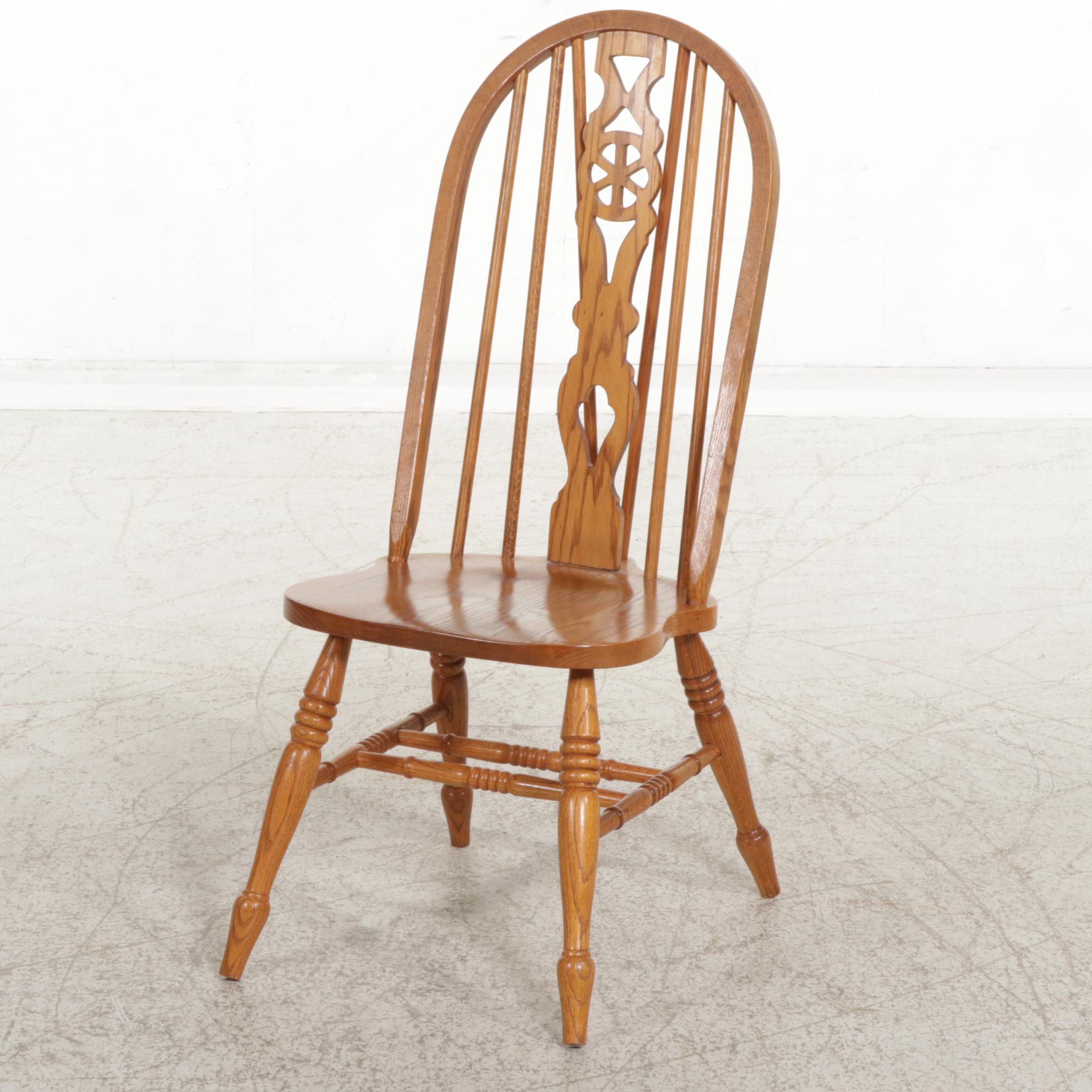 Shin-Lee Victorian Style Oak Dining Table and Four Chairs, Late 20th Century