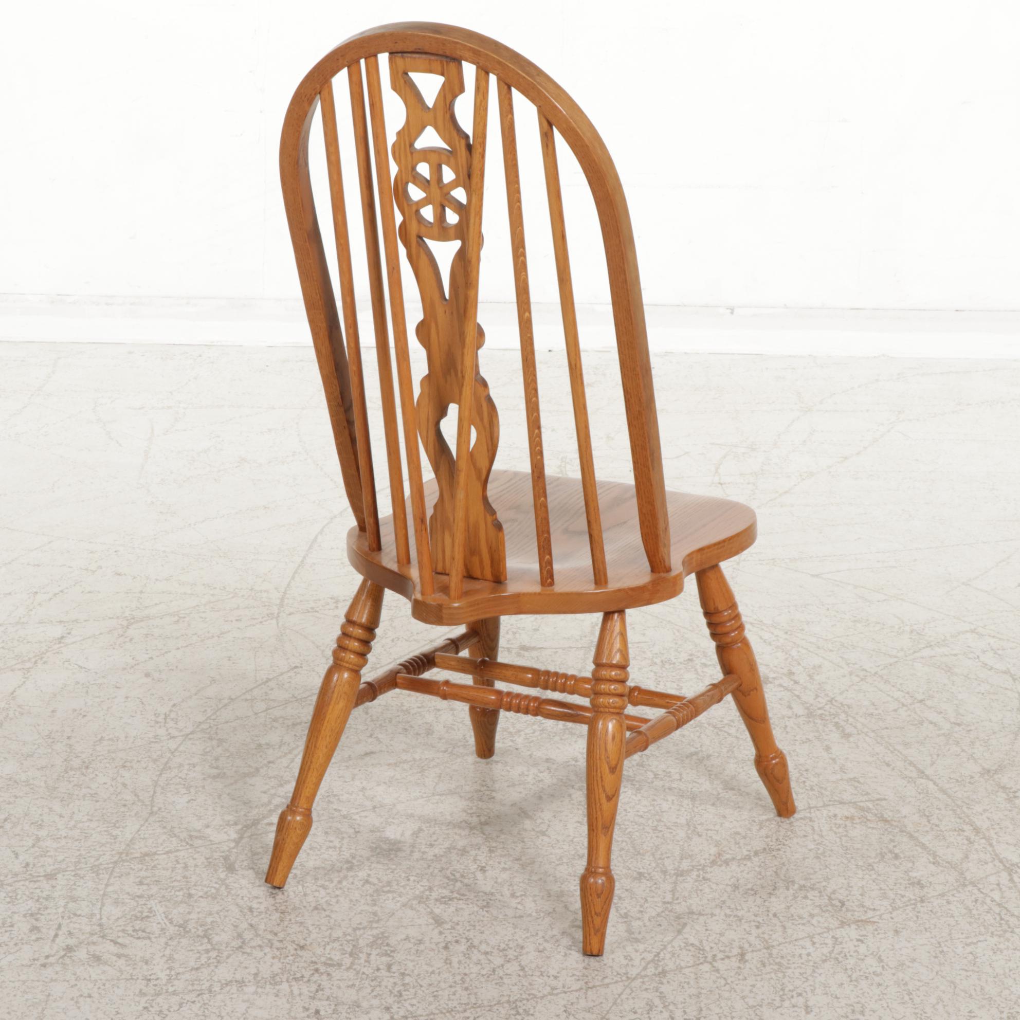 Shin-Lee Victorian Style Oak Dining Table and Four Chairs, Late 20th Century