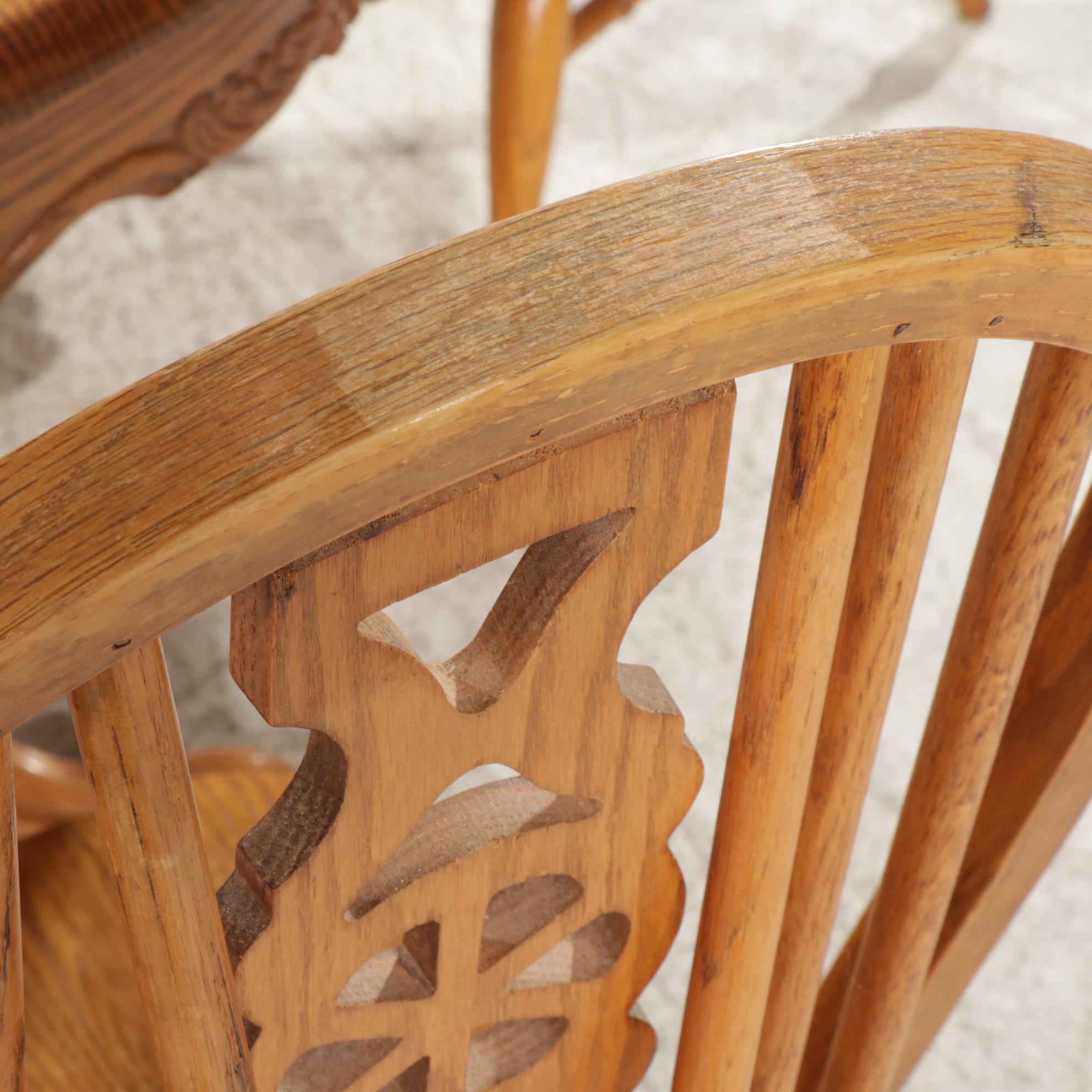 Shin-Lee Victorian Style Oak Dining Table and Four Chairs, Late 20th Century