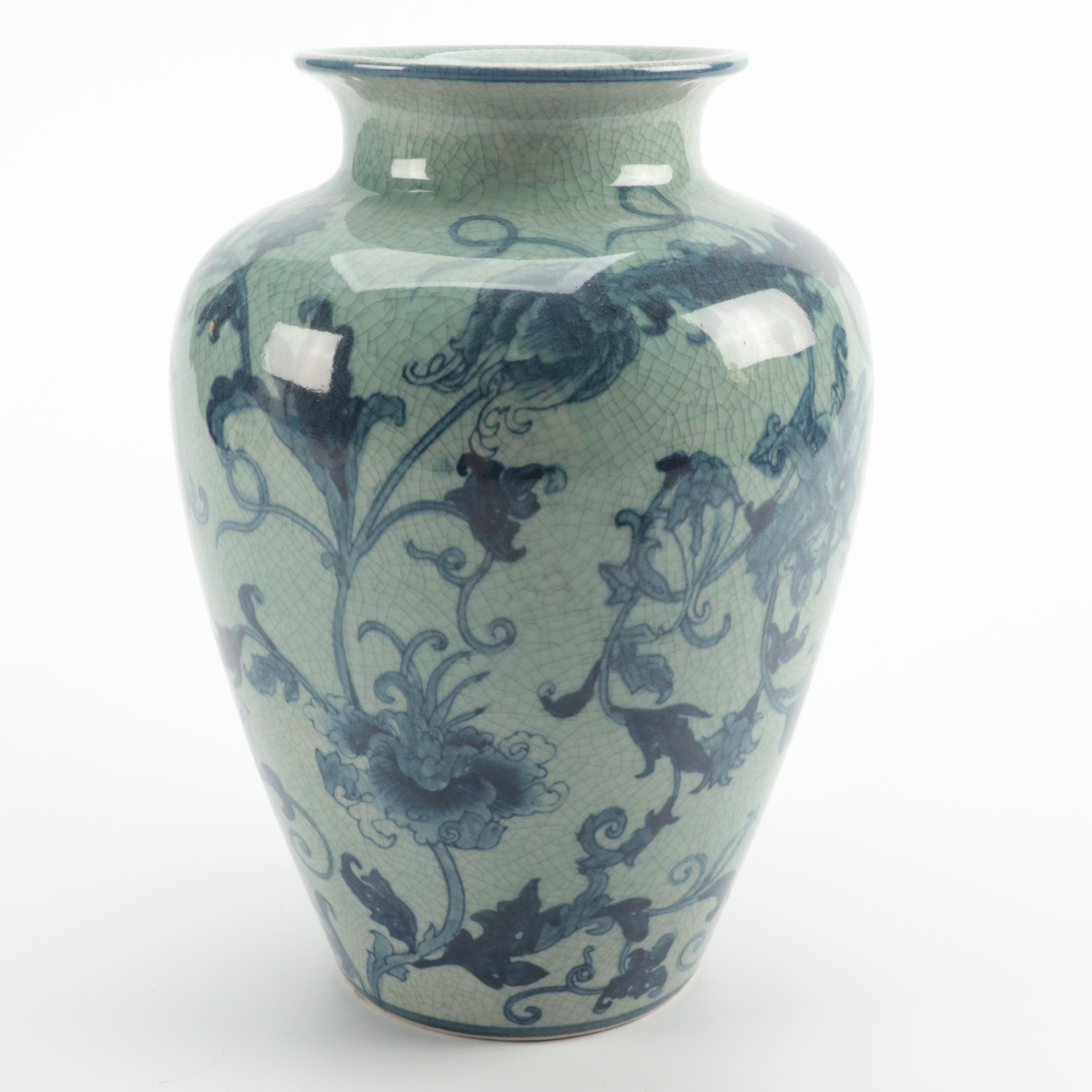 Chinese Hand-Painted Blue and White Crackle Glaze Porcelain Vase