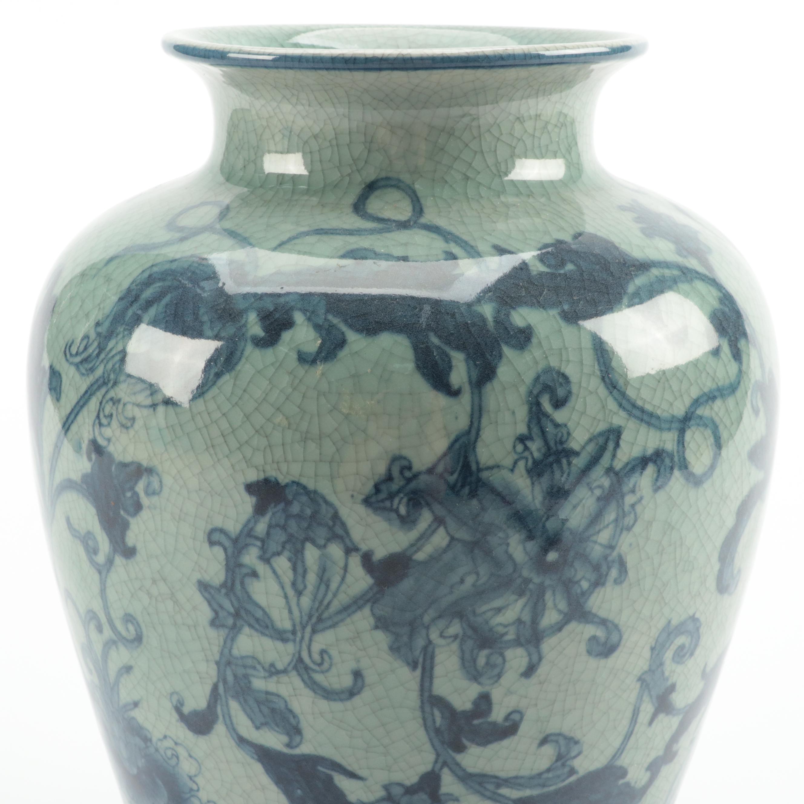Chinese Hand-Painted Blue and White Crackle Glaze Porcelain Vase