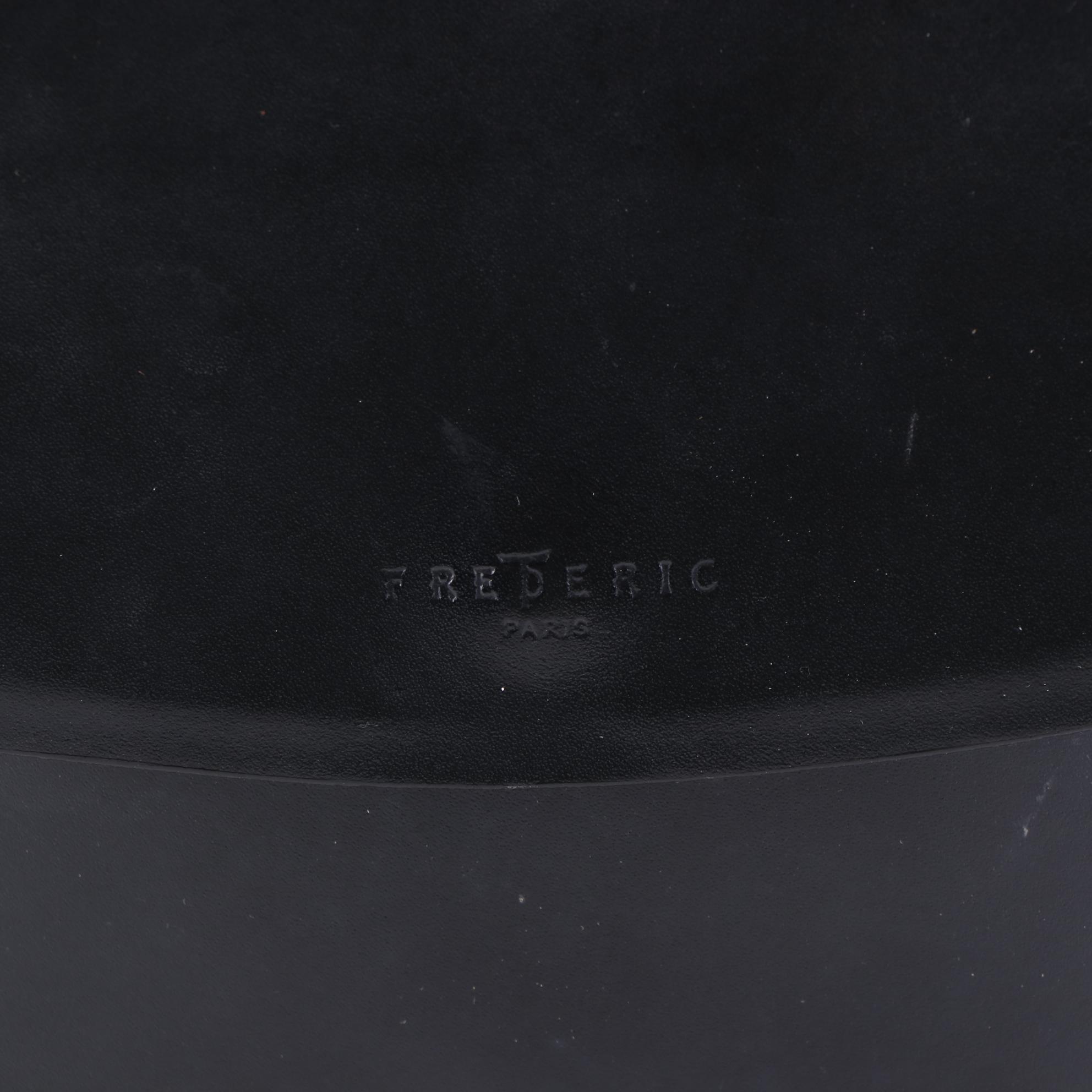 Frederic T Paris Shoulder Bag in Smooth Leather