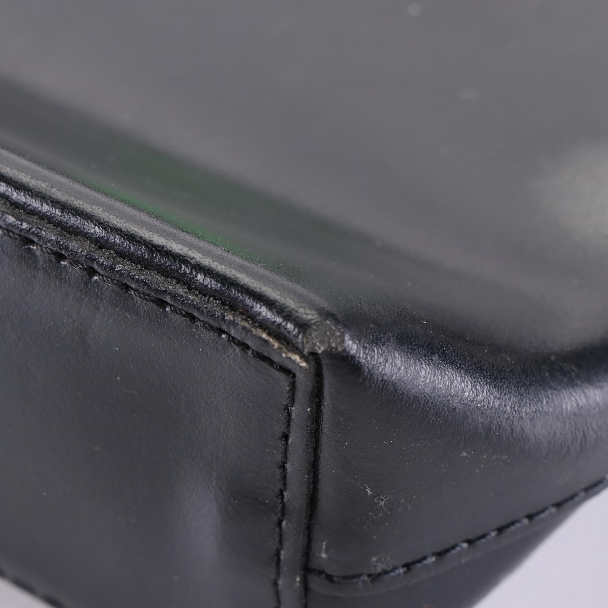 Frederic T Paris Shoulder Bag in Smooth Leather