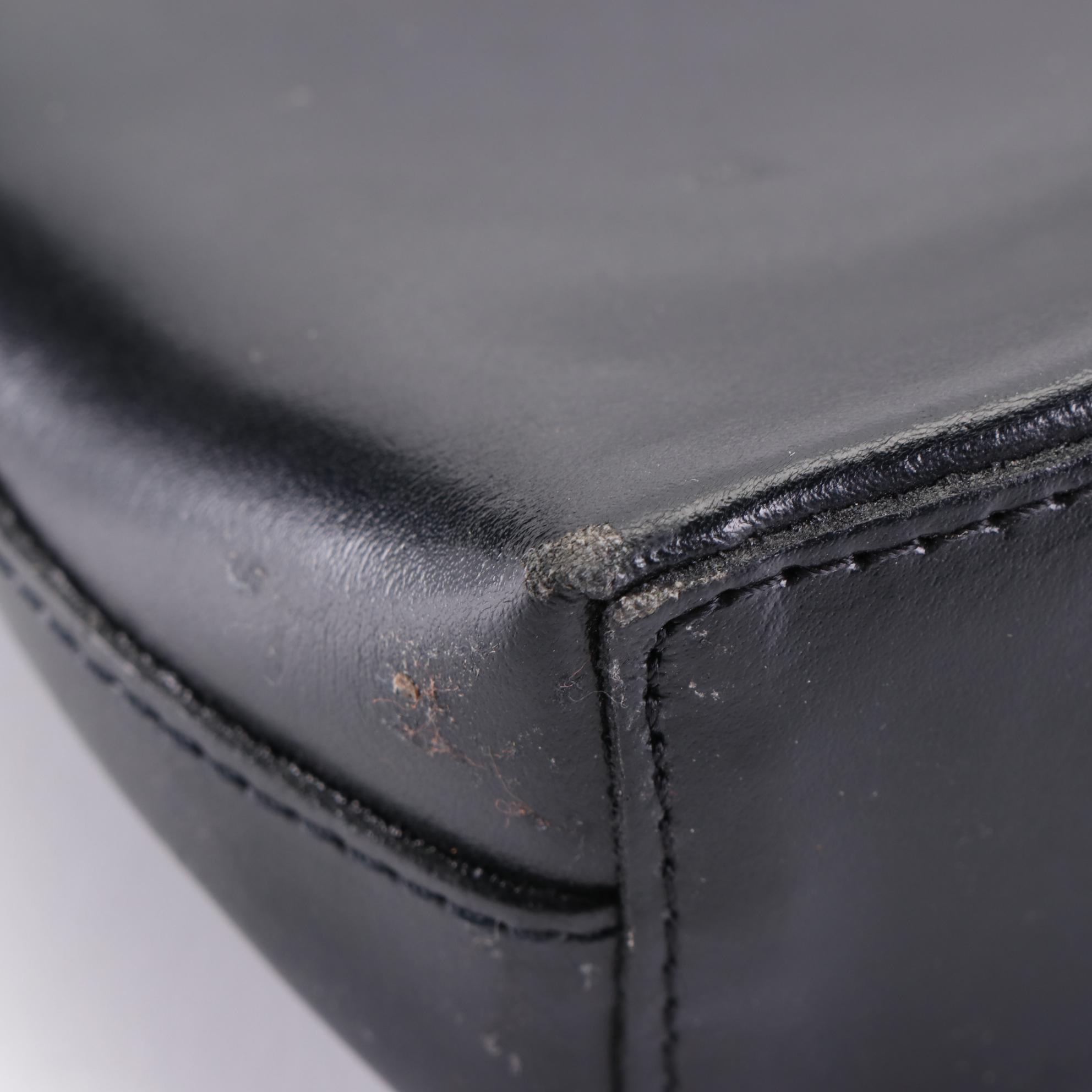 Frederic T Paris Shoulder Bag in Smooth Leather